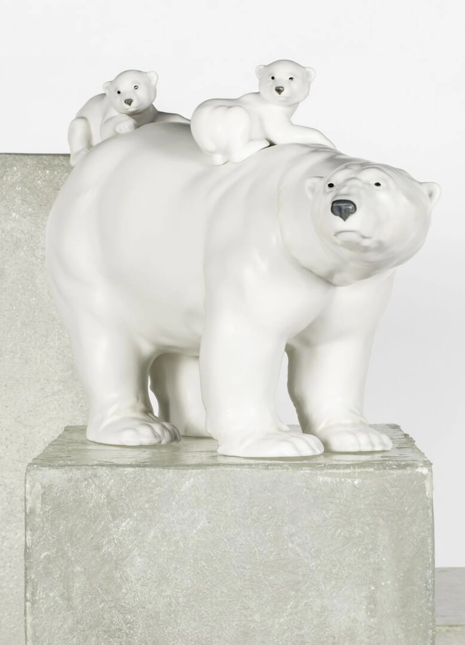 Lladro Mummy Bear and Babies Figurine - Image 2