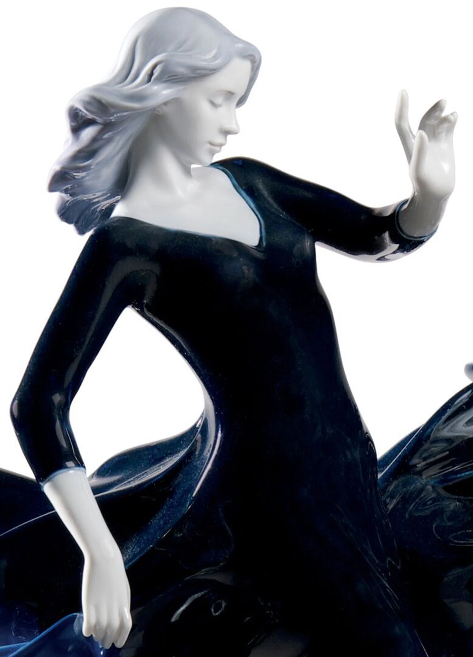 Lladro Night Approaches Women Figurine Limited Edition - Image 2