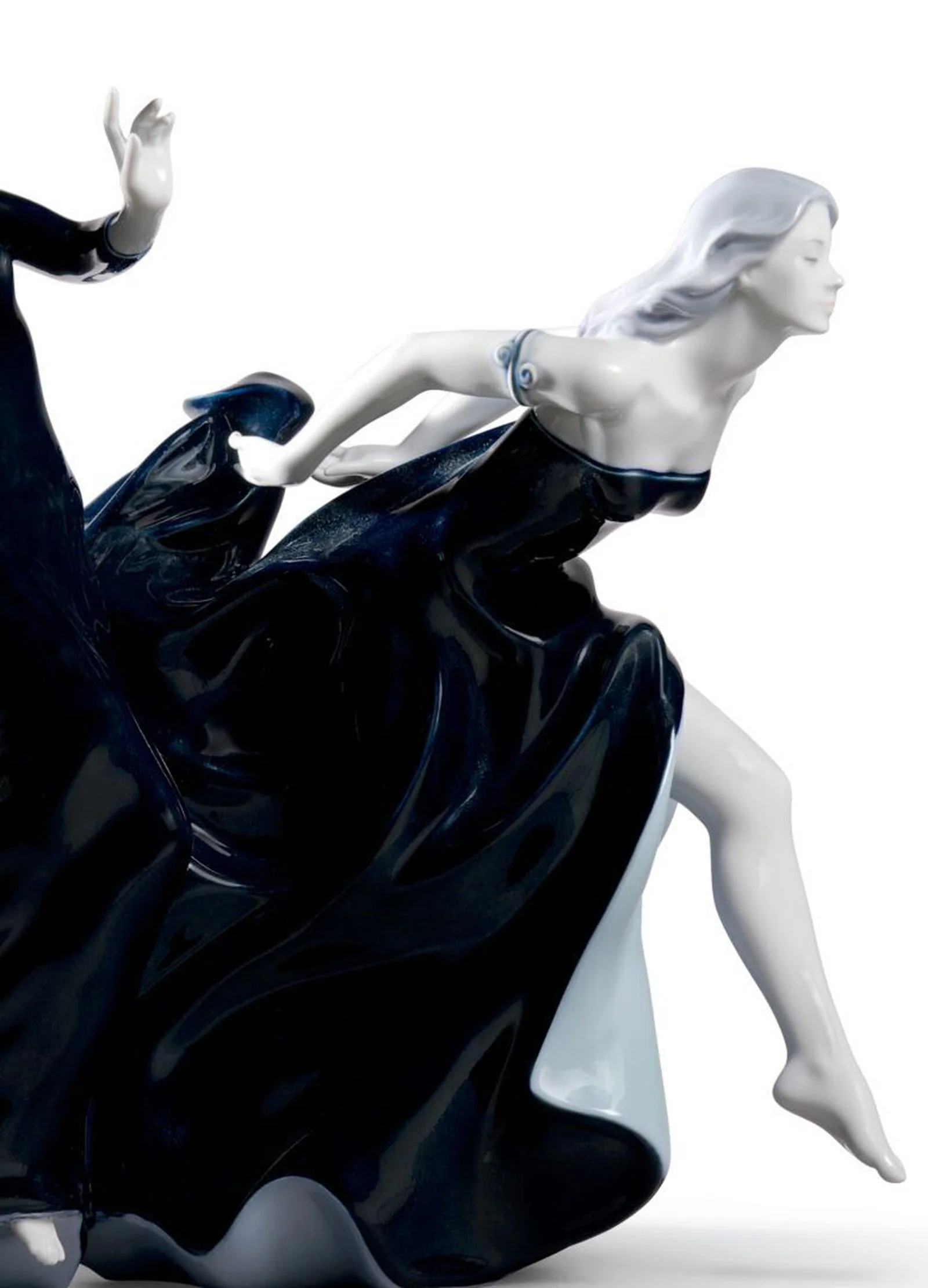 Lladro Night Approaches Women Figurine Limited Edition - Image 3
