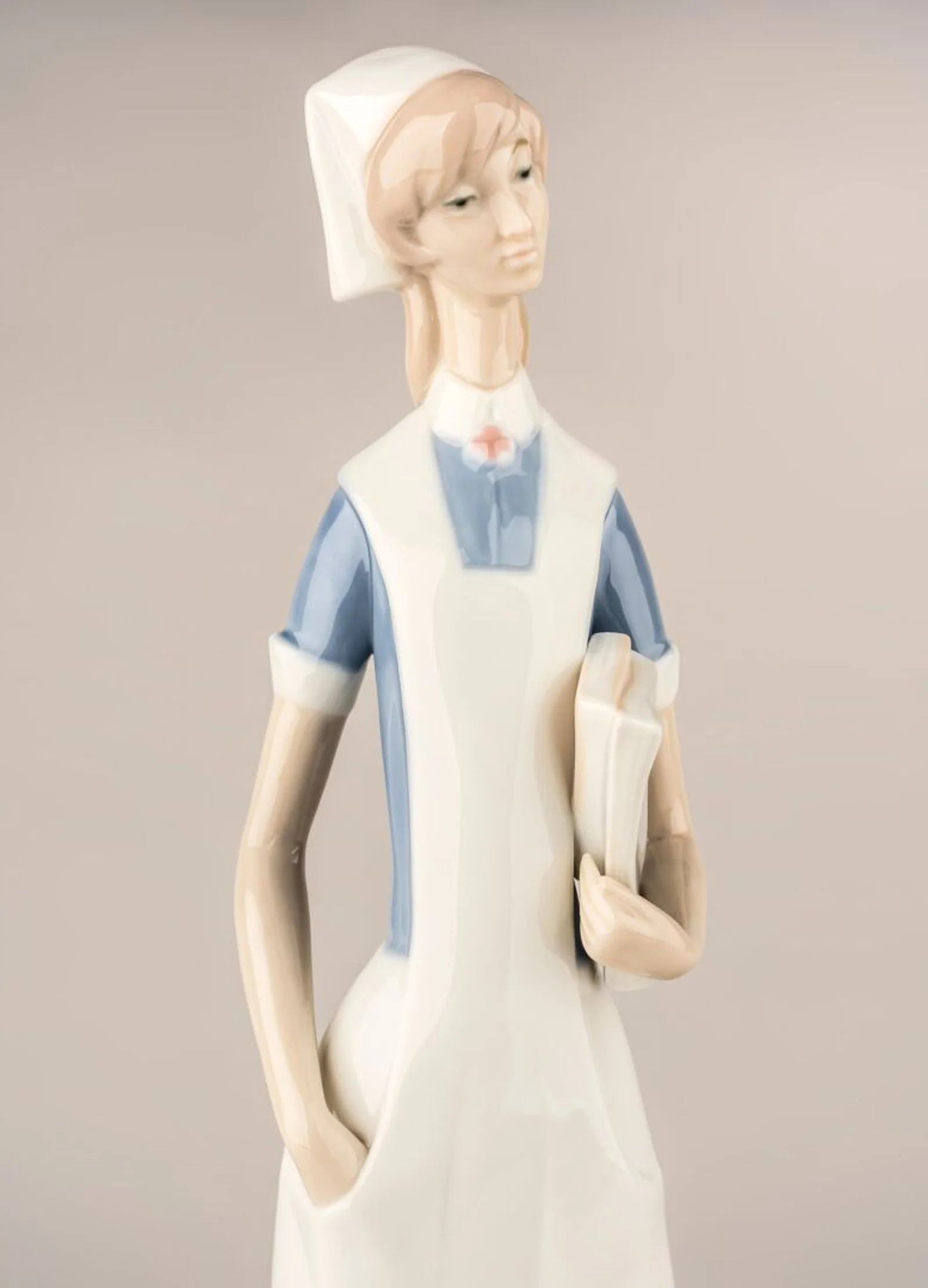 Lladro Nurse Figurine - Image 3