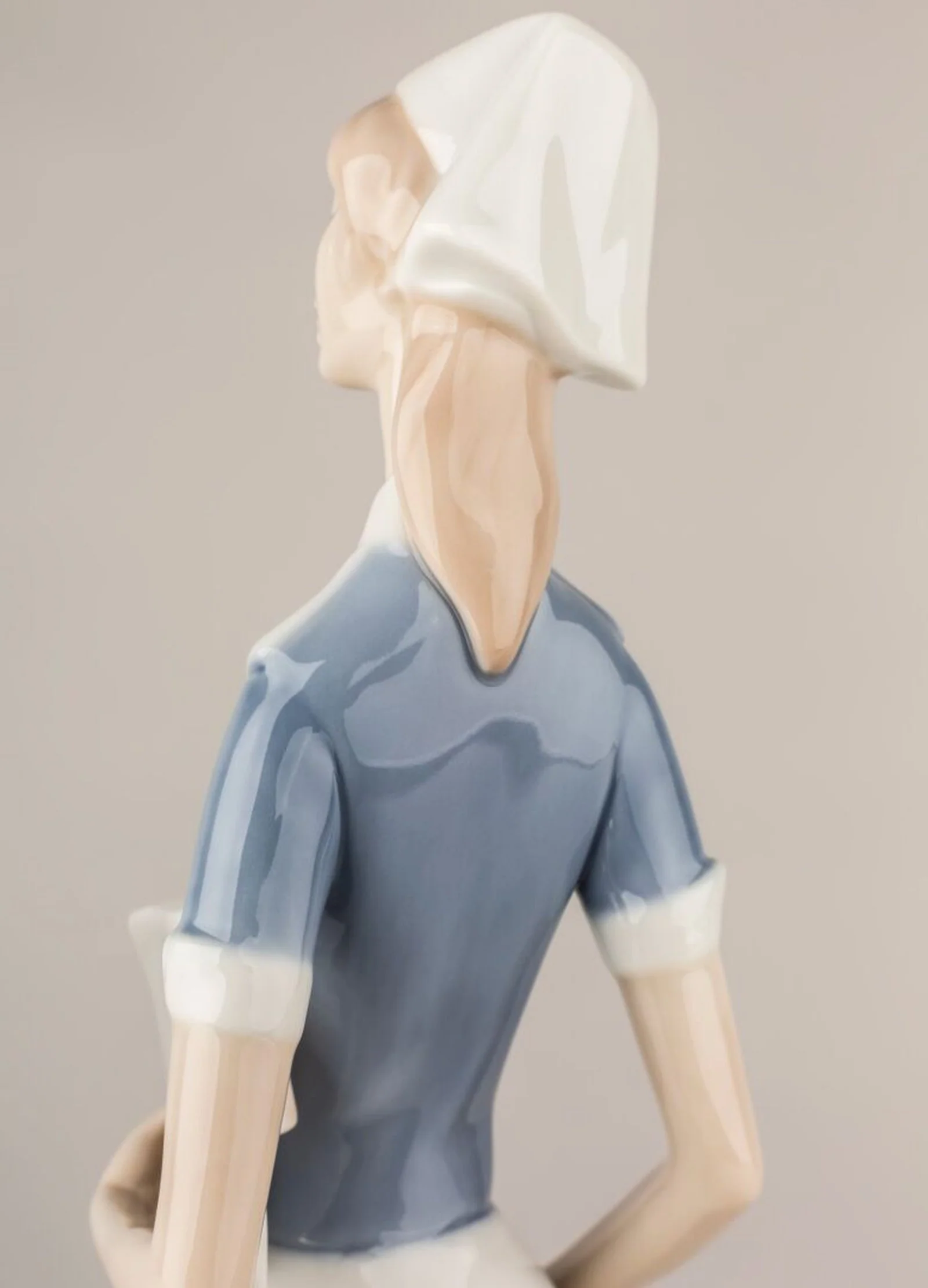Lladro Nurse Figurine - Image 5