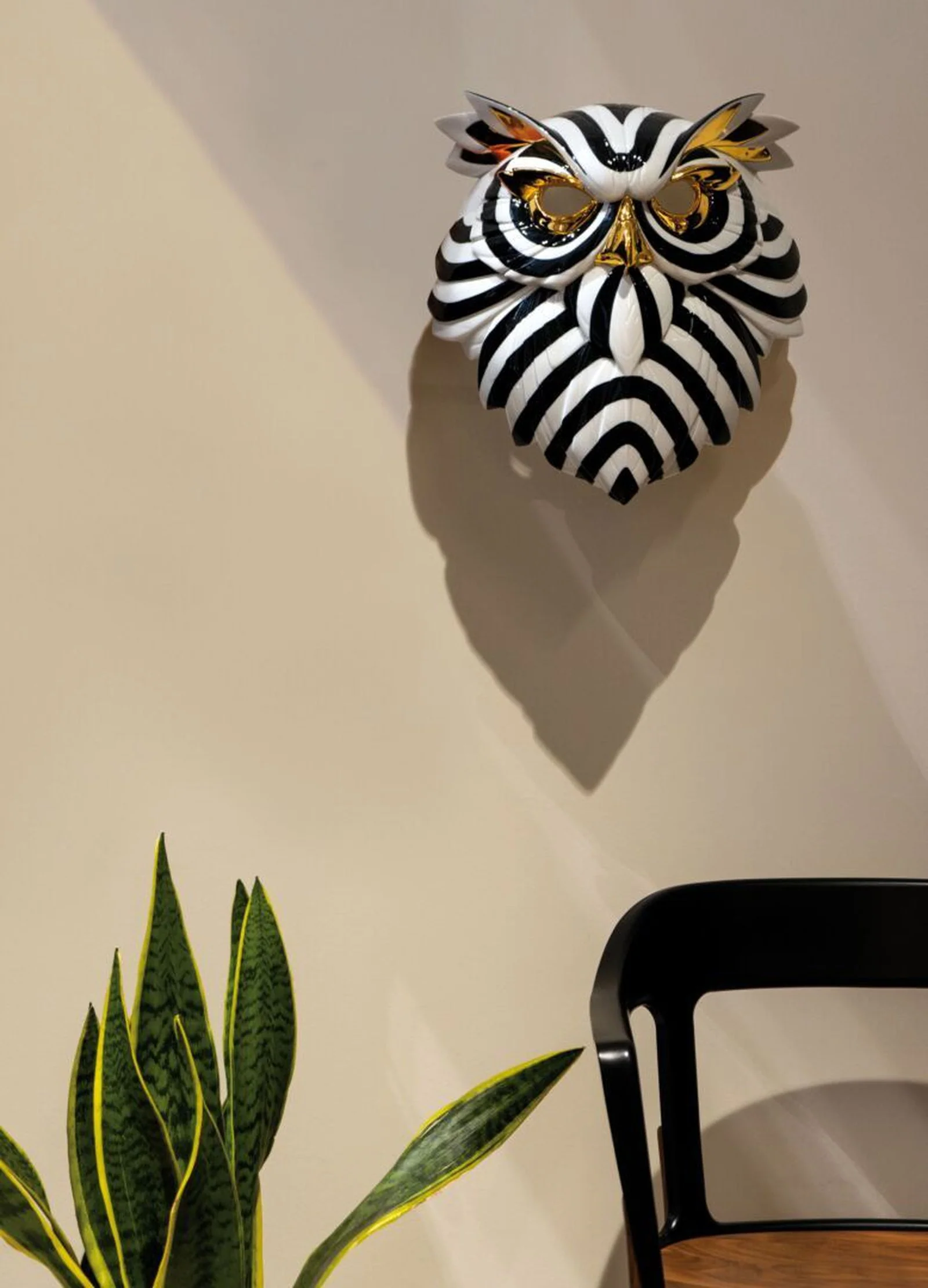Lladro Owl Mask Black and Gold - Image 2