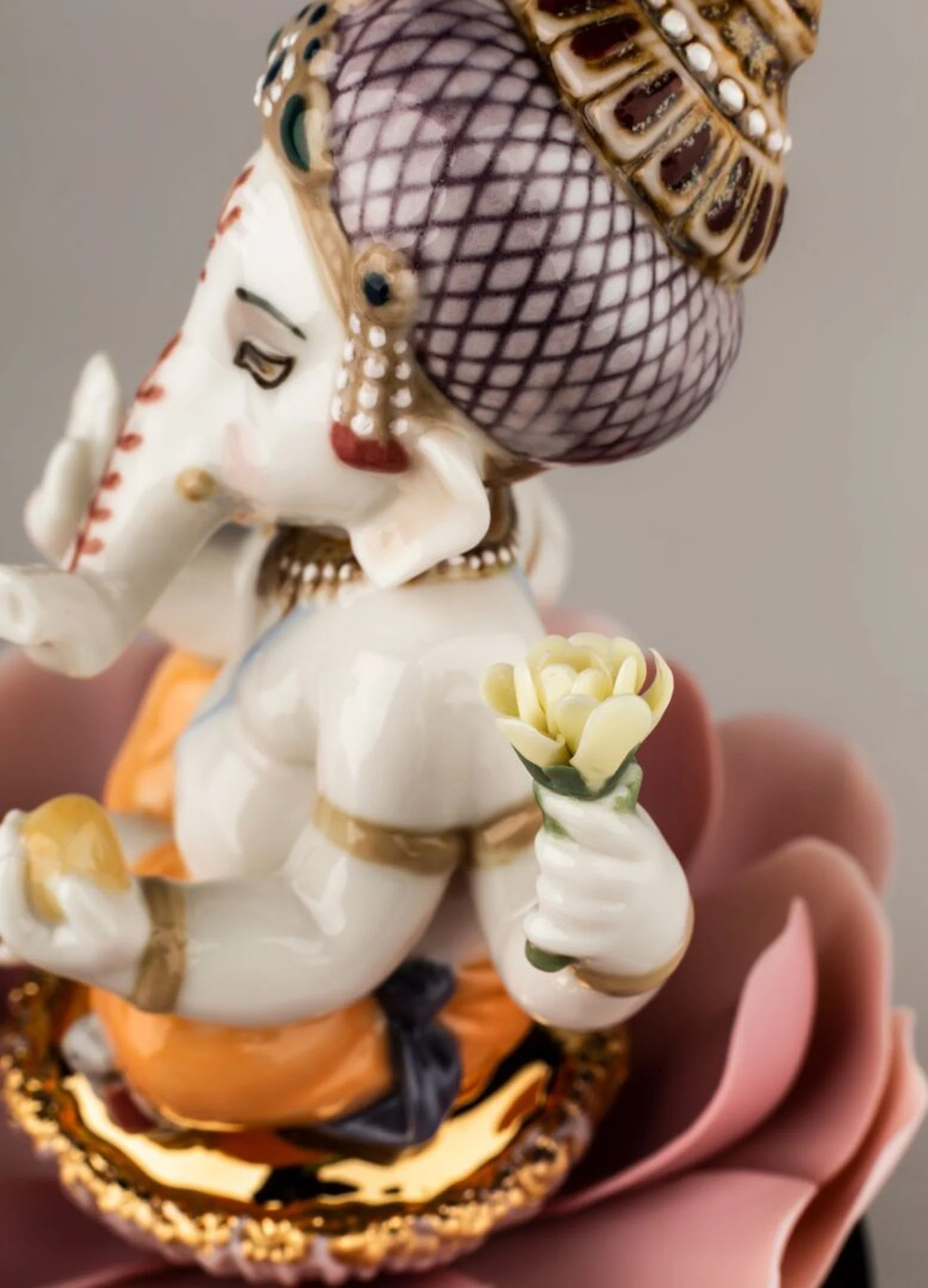 Lladro Padmasana Ganesha Figurine - Image 4