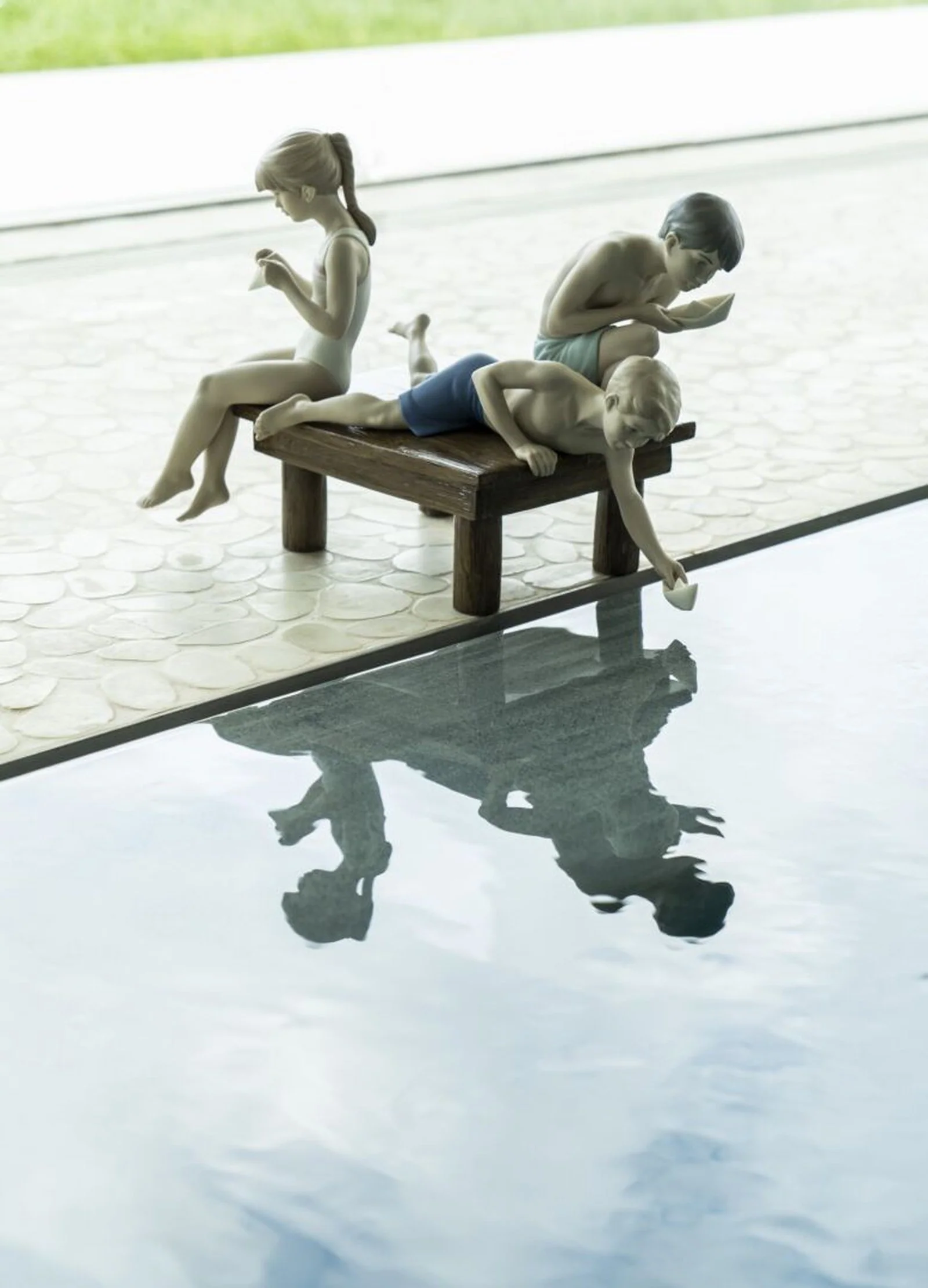 Lladro Paper Boats Children Figurine - Image 2
