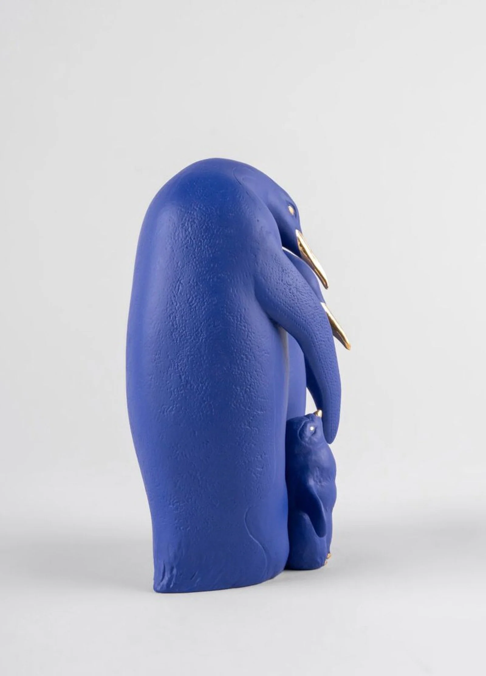 Lladro Penguin Family Figurine - Image 10