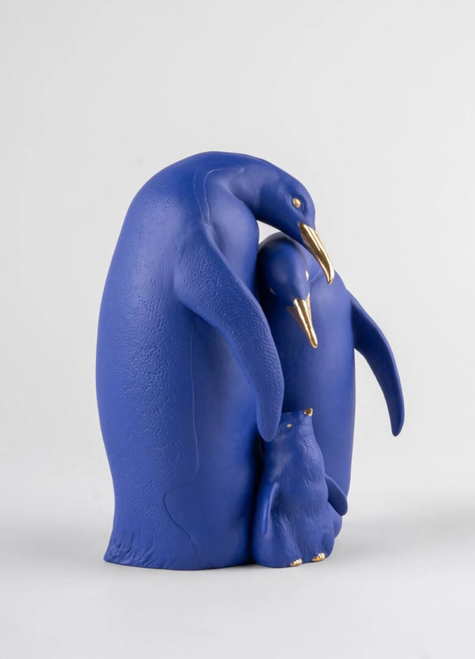 Lladro Penguin Family Figurine - Image 11