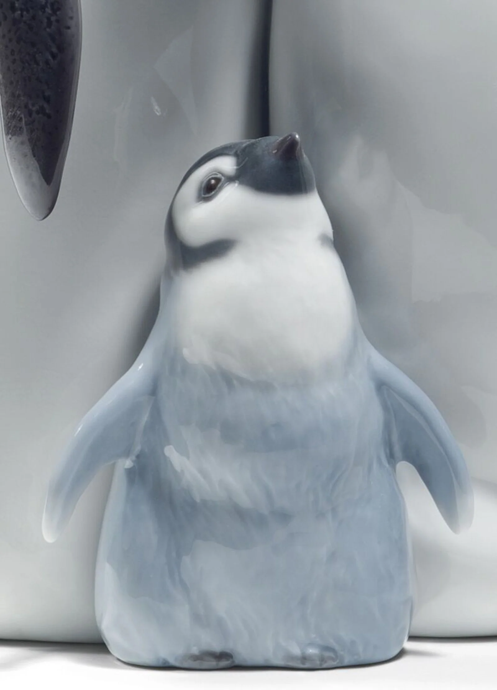 Lladro Penguin Family Figurine - Image 3