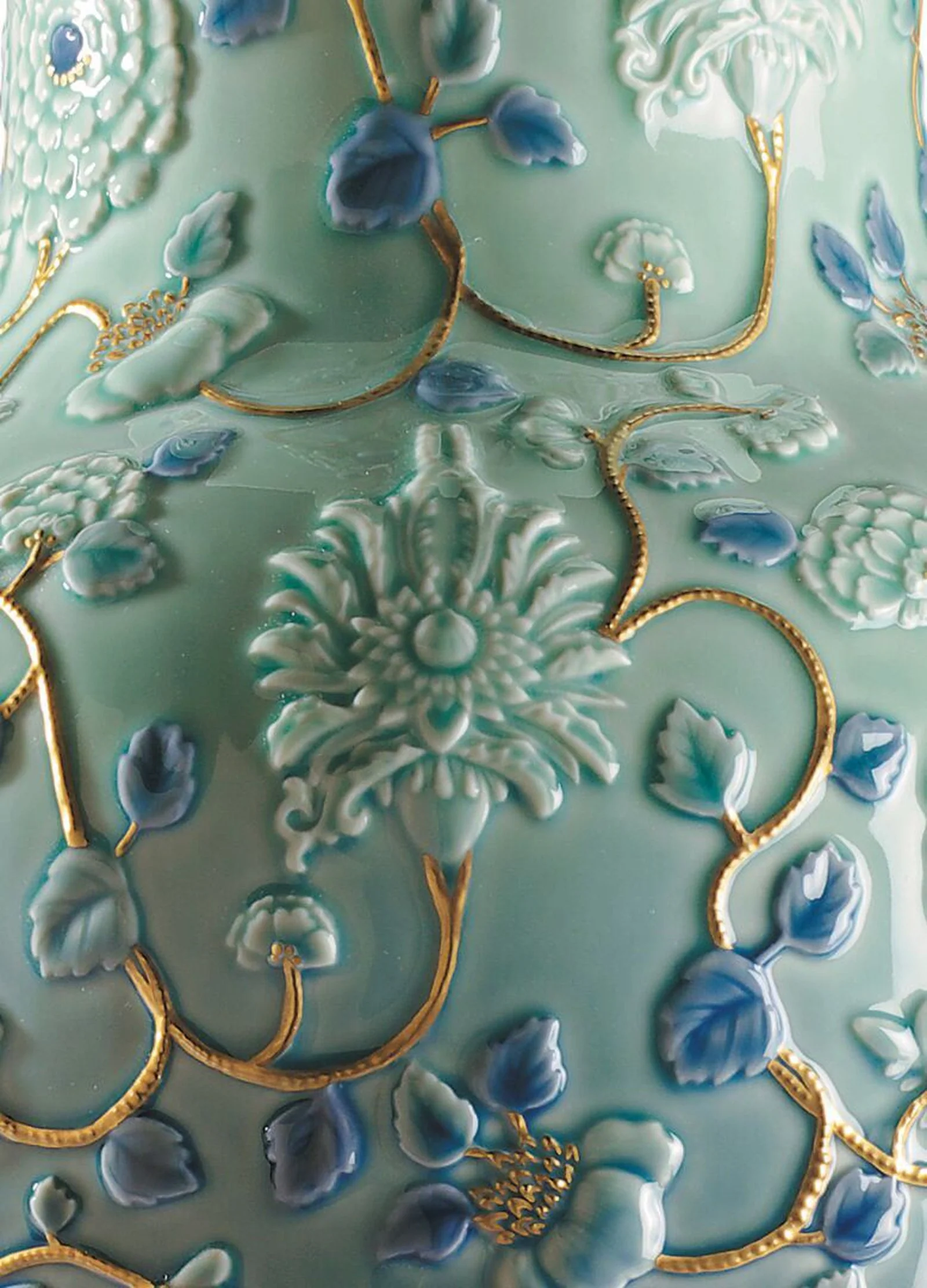 Lladro Peonies Vase Golden Lustre - Image 4