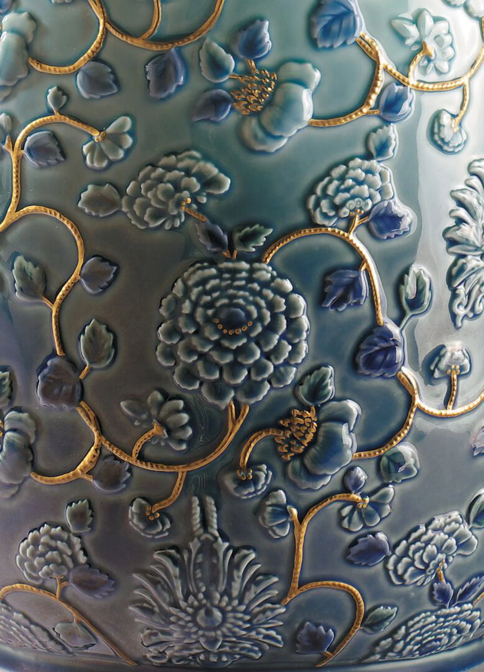 Lladro Peonies Vase Golden Lustre - Image 5
