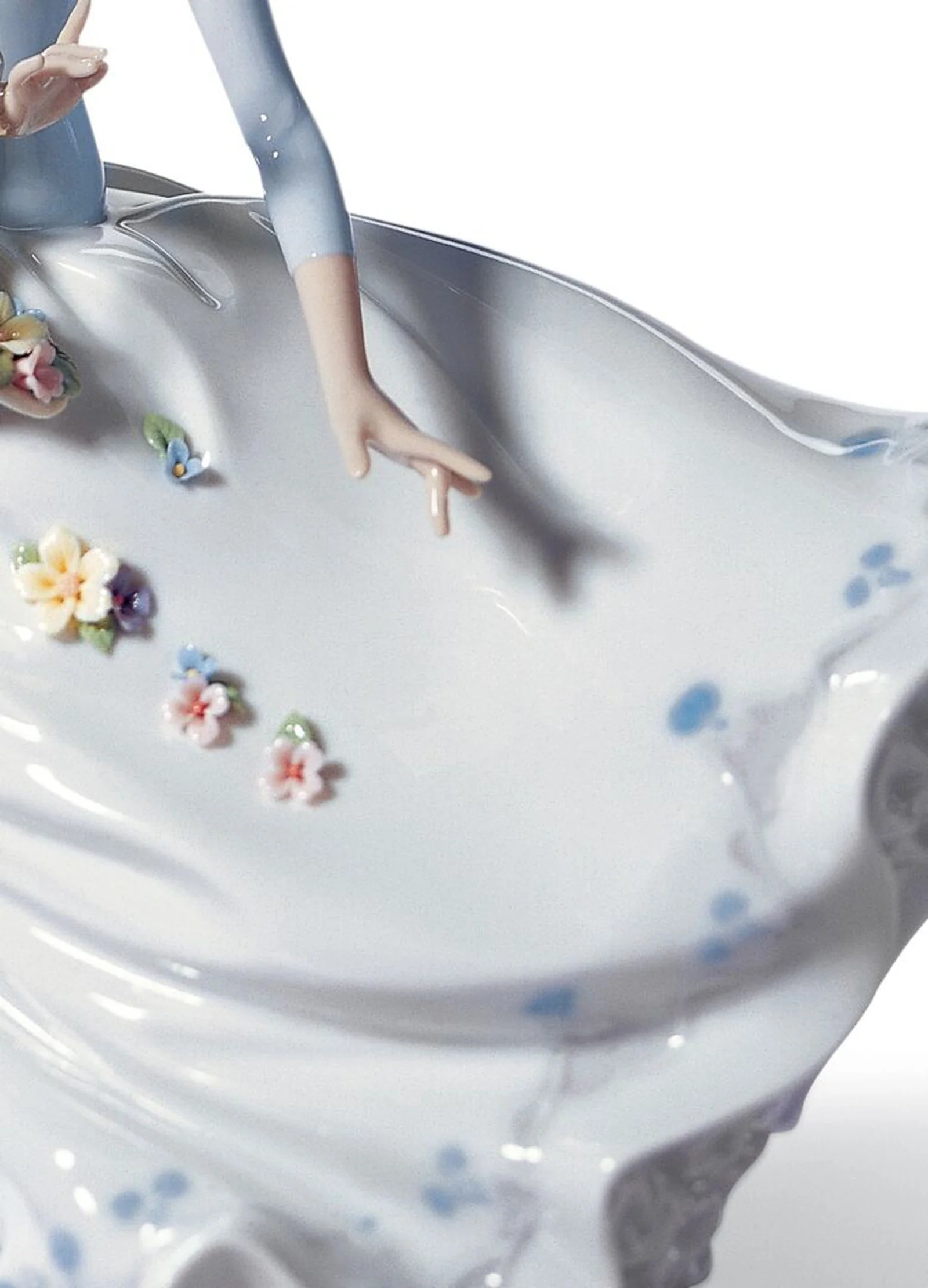 Lladro Petals of The Wind Woman Figurine - Image 4