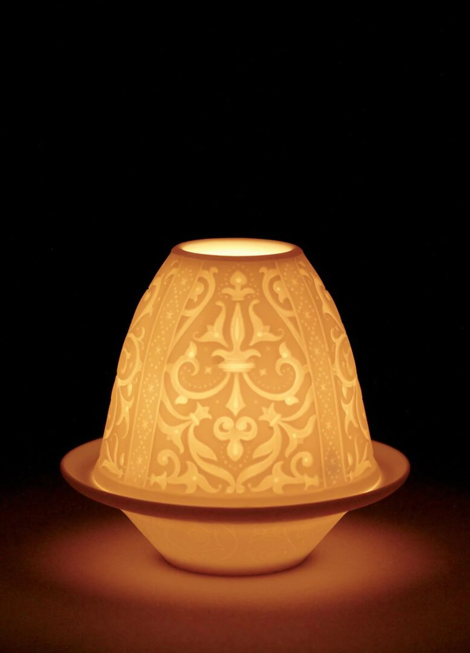 Lladro Renaissance Lithophane With Plate - Image 2