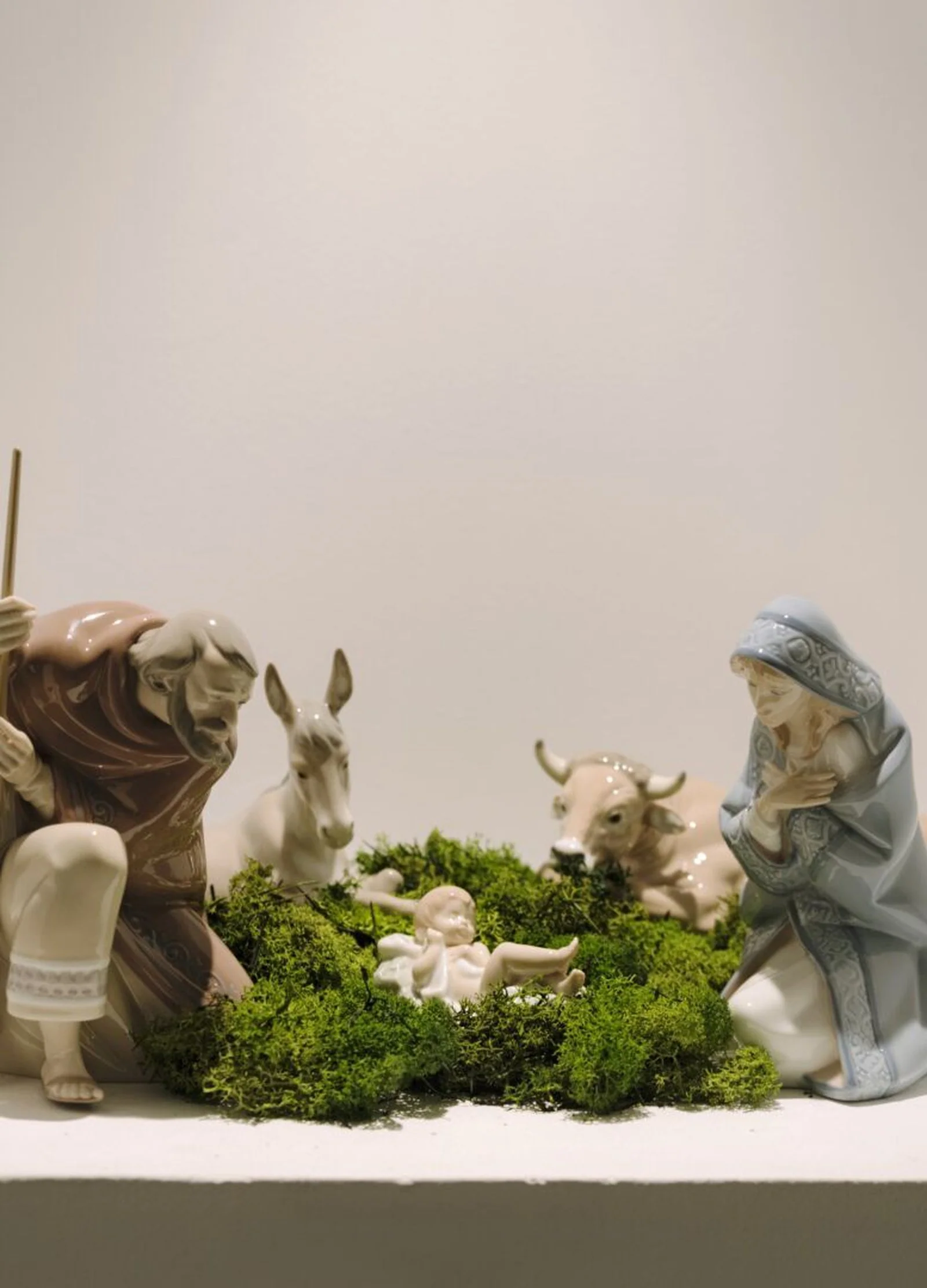Lladro Silent Night Nativity Set - Image 2