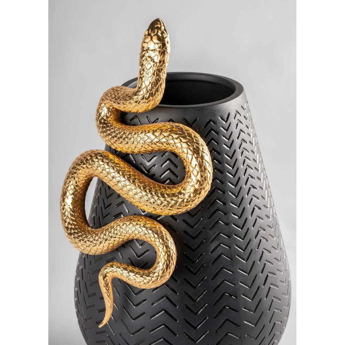 Lladro Snakes Vase - Image 4