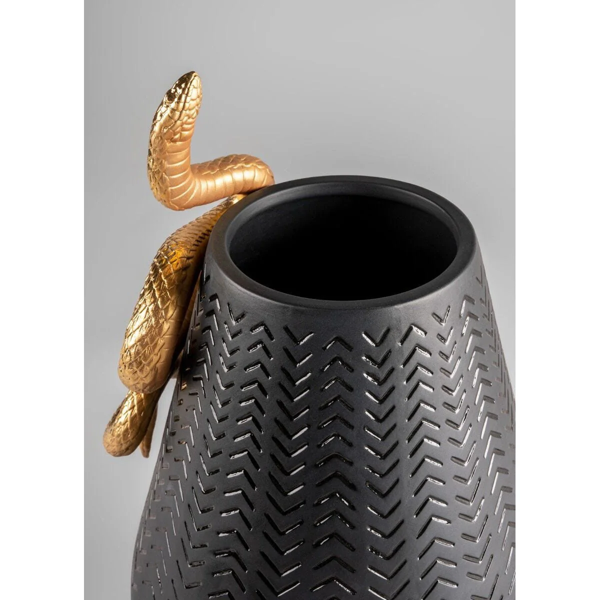 Lladro Snakes Vase - Image 5