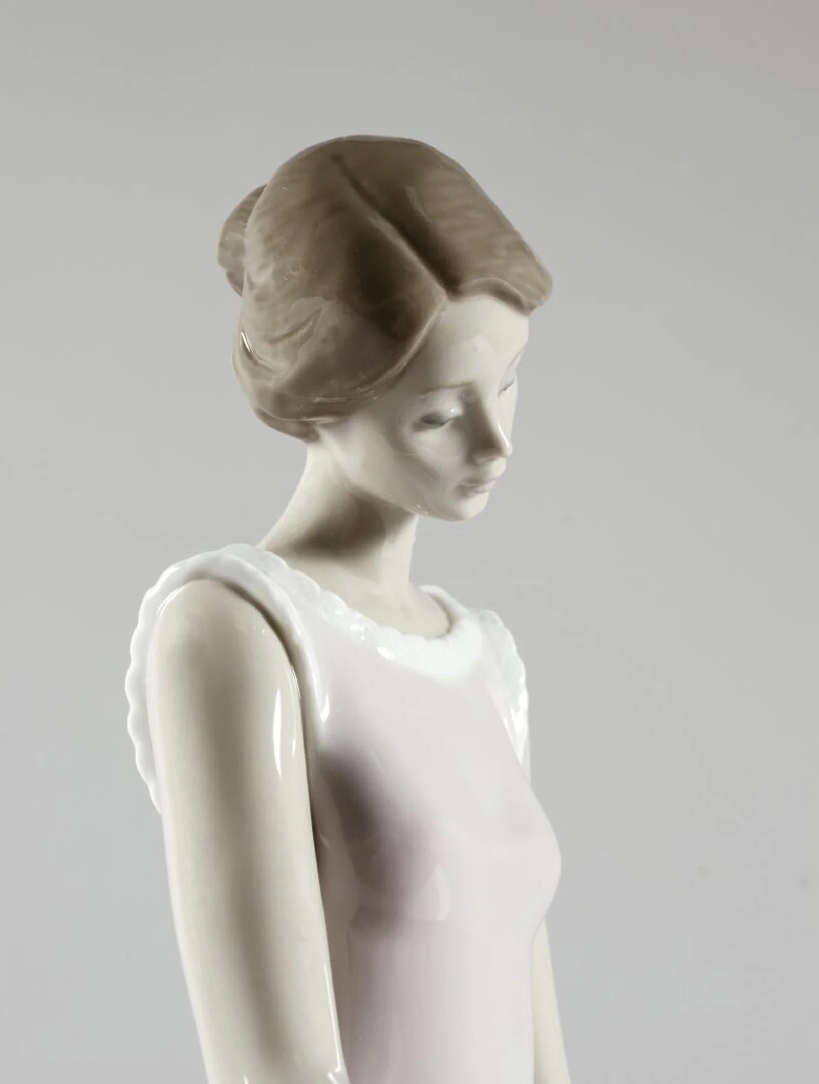 Lladro Someone to Look up to Mother Figurine - Image 5