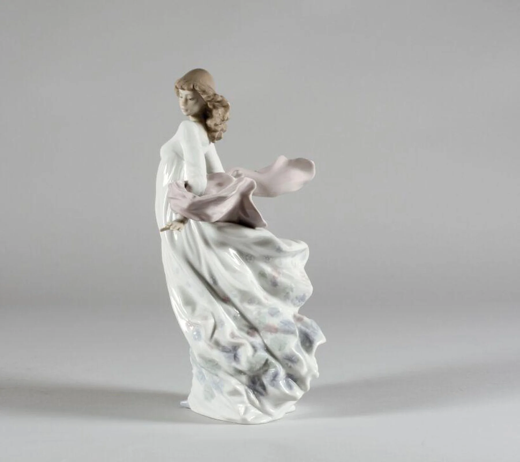 Lladro Spring Splendor Woman Figurine - Image 3