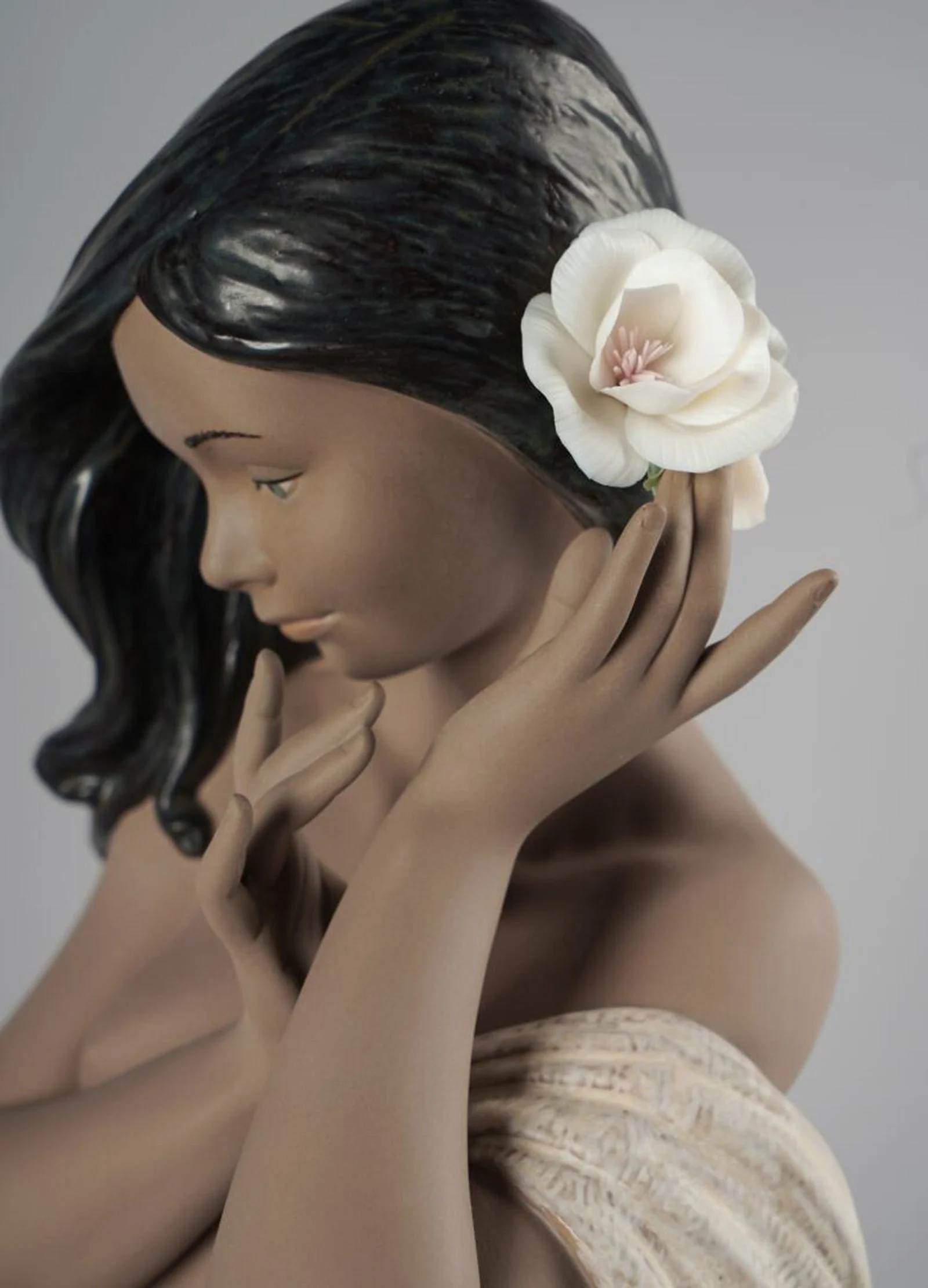 Lladro Subtle moonlight Woman Figurine Limited edition - Image 3
