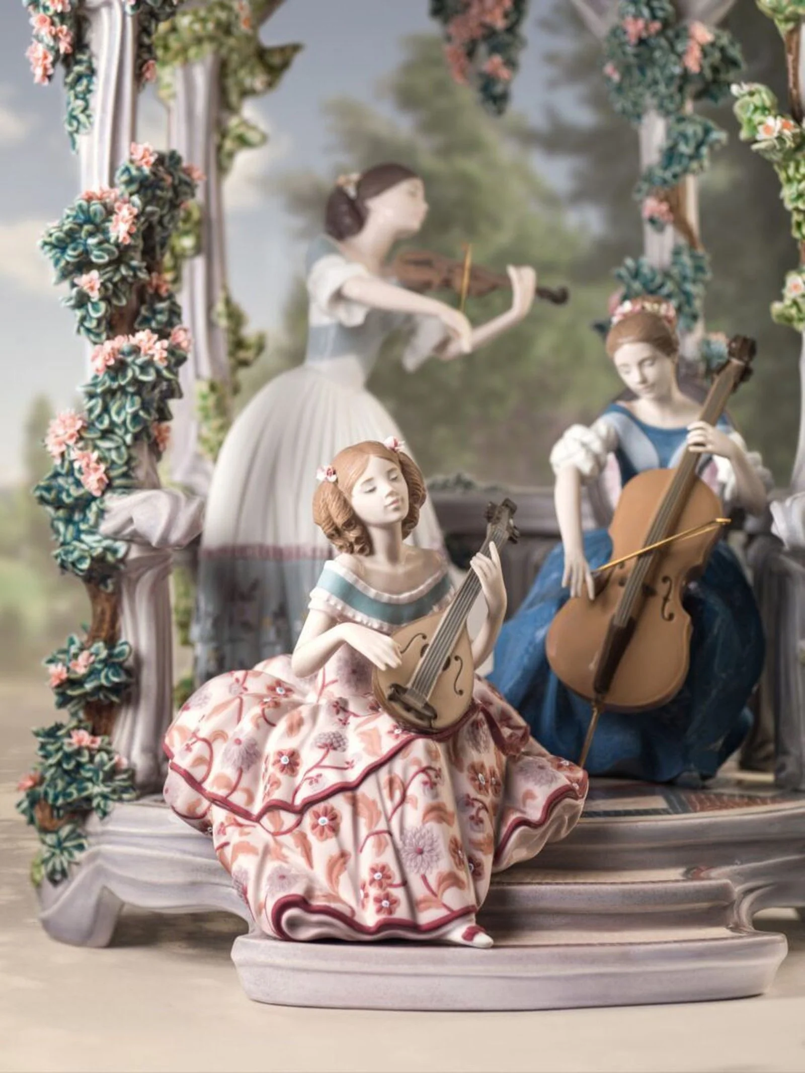 Lladro Summertime Symphony Women Sculpture - Limited Edition - Image 3