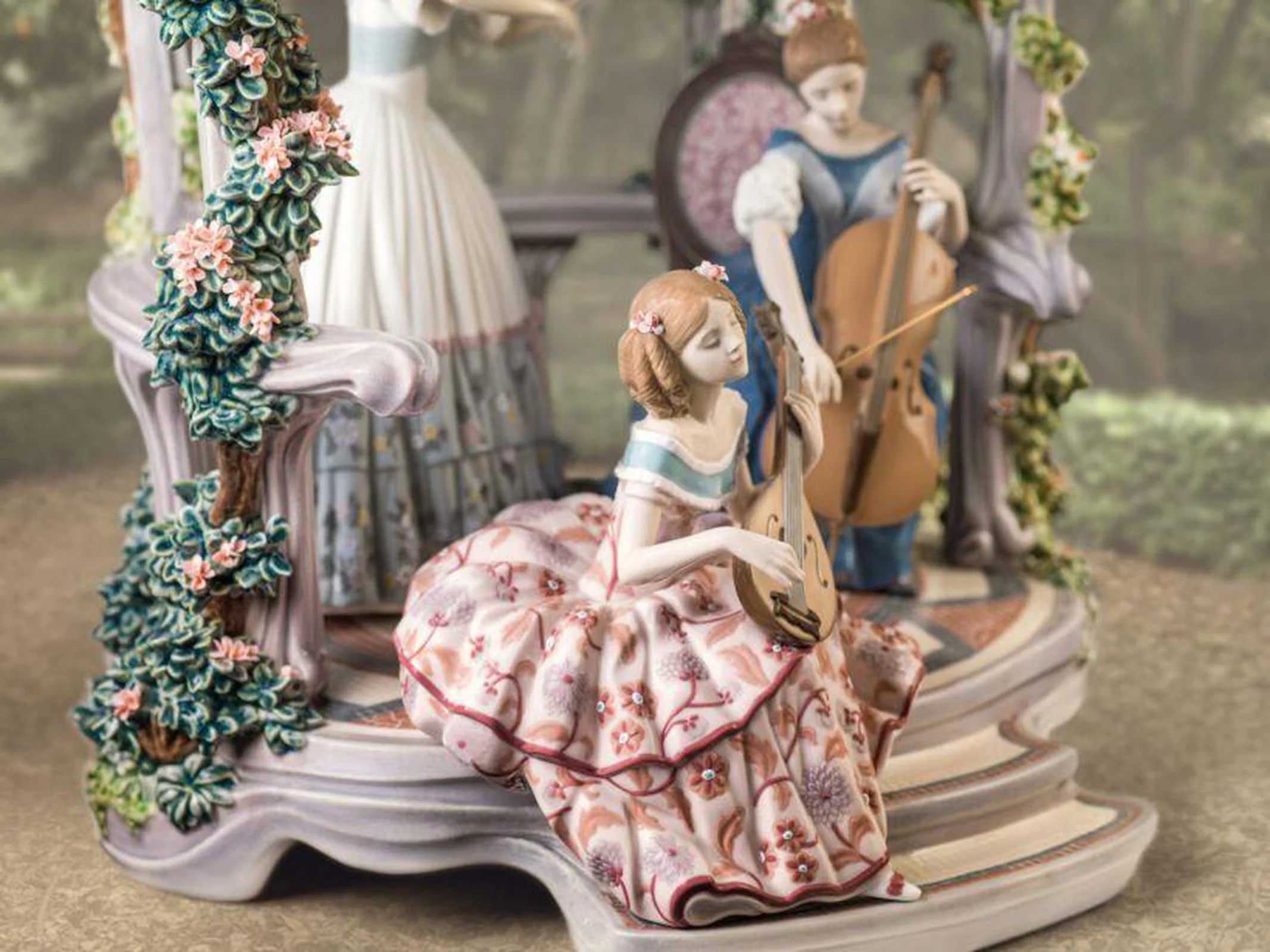 Lladro Summertime Symphony Women Sculpture - Limited Edition - Image 4