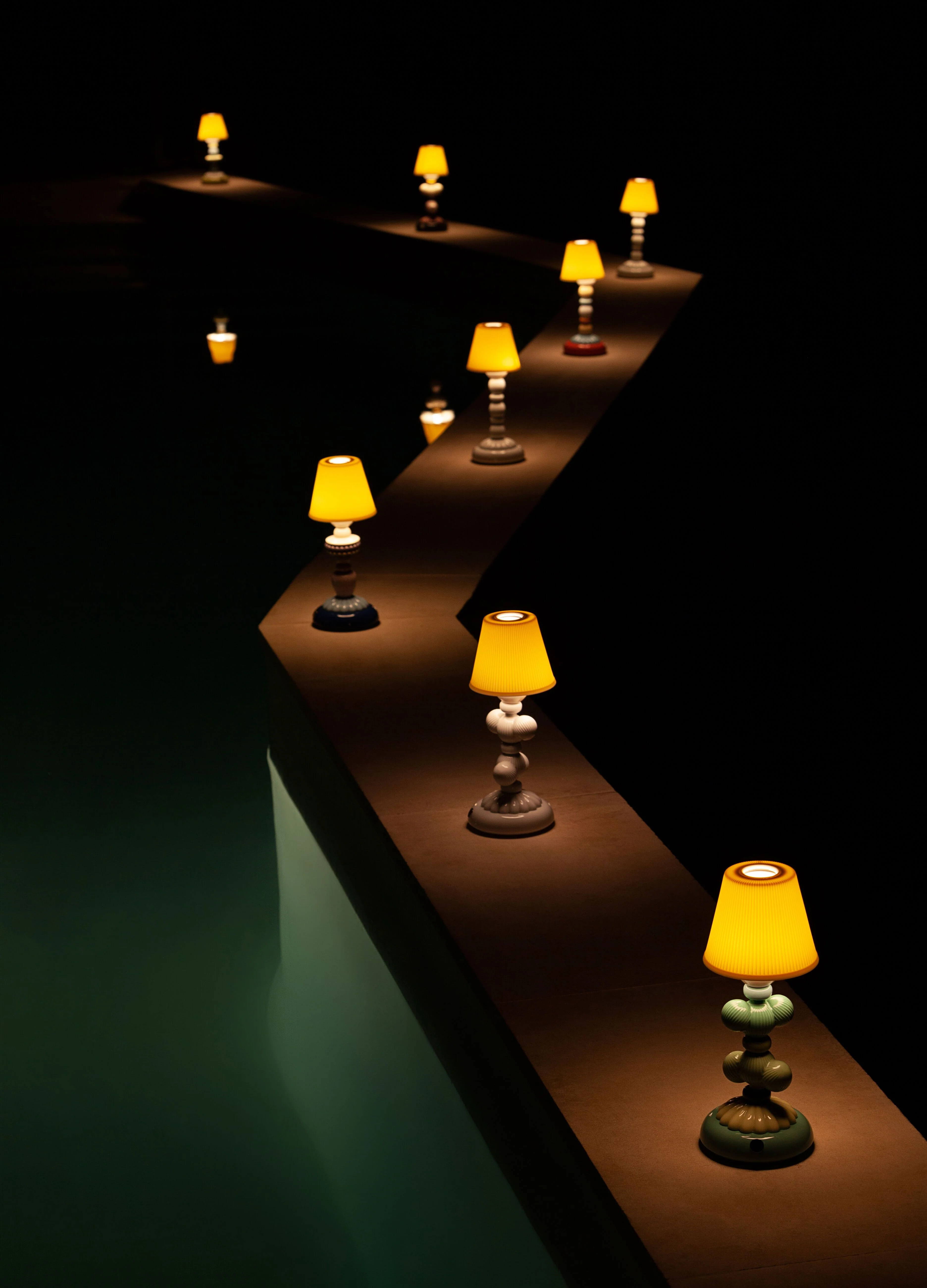 Lladro Sunflower Firefly Table Lamp - Image 5