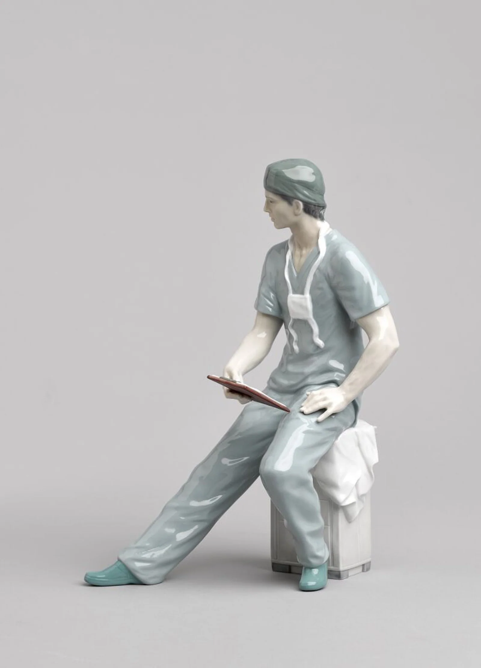 Lladro Surgeon Figurine - Image 4