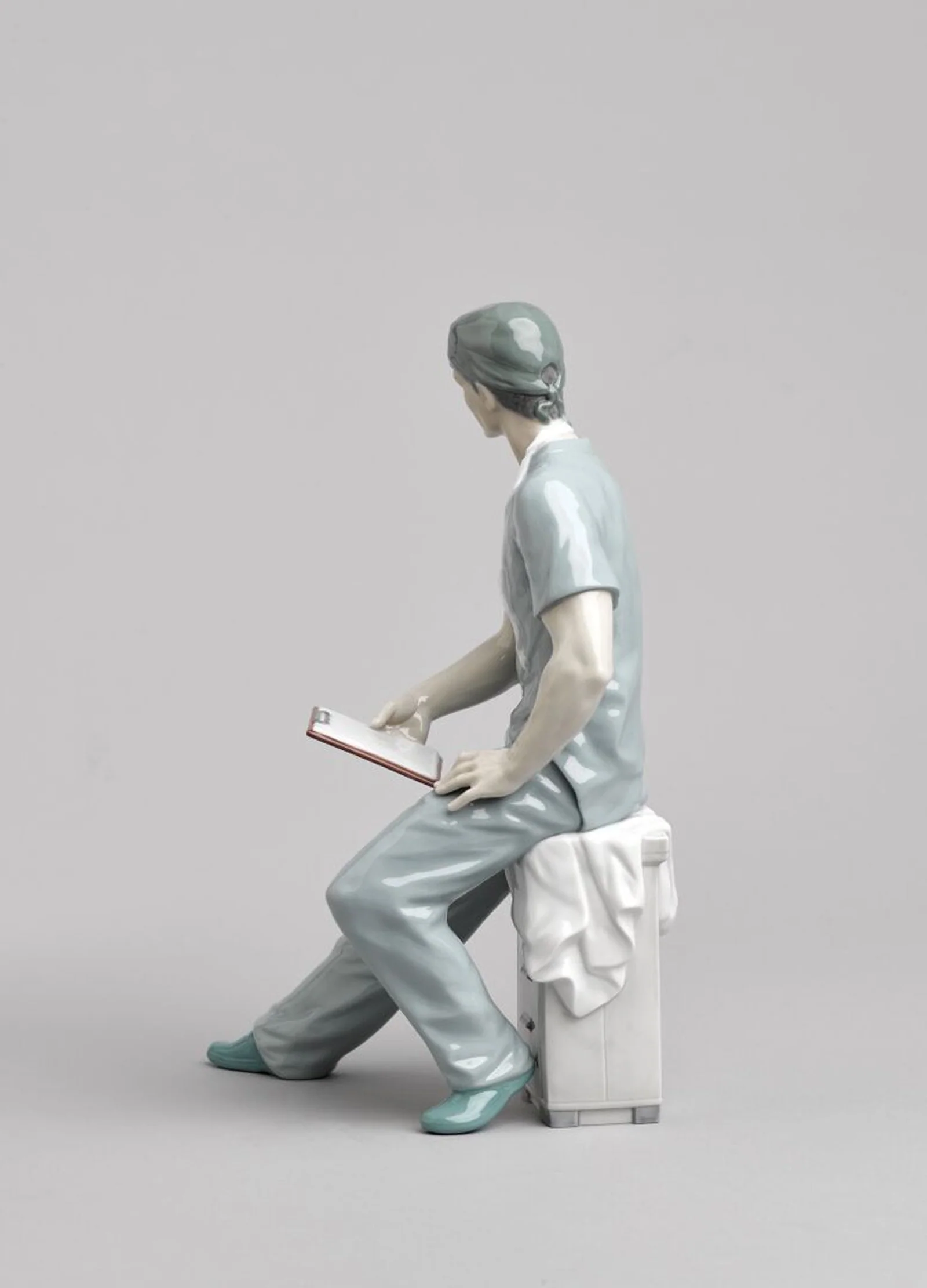 Lladro Surgeon Figurine - Image 5