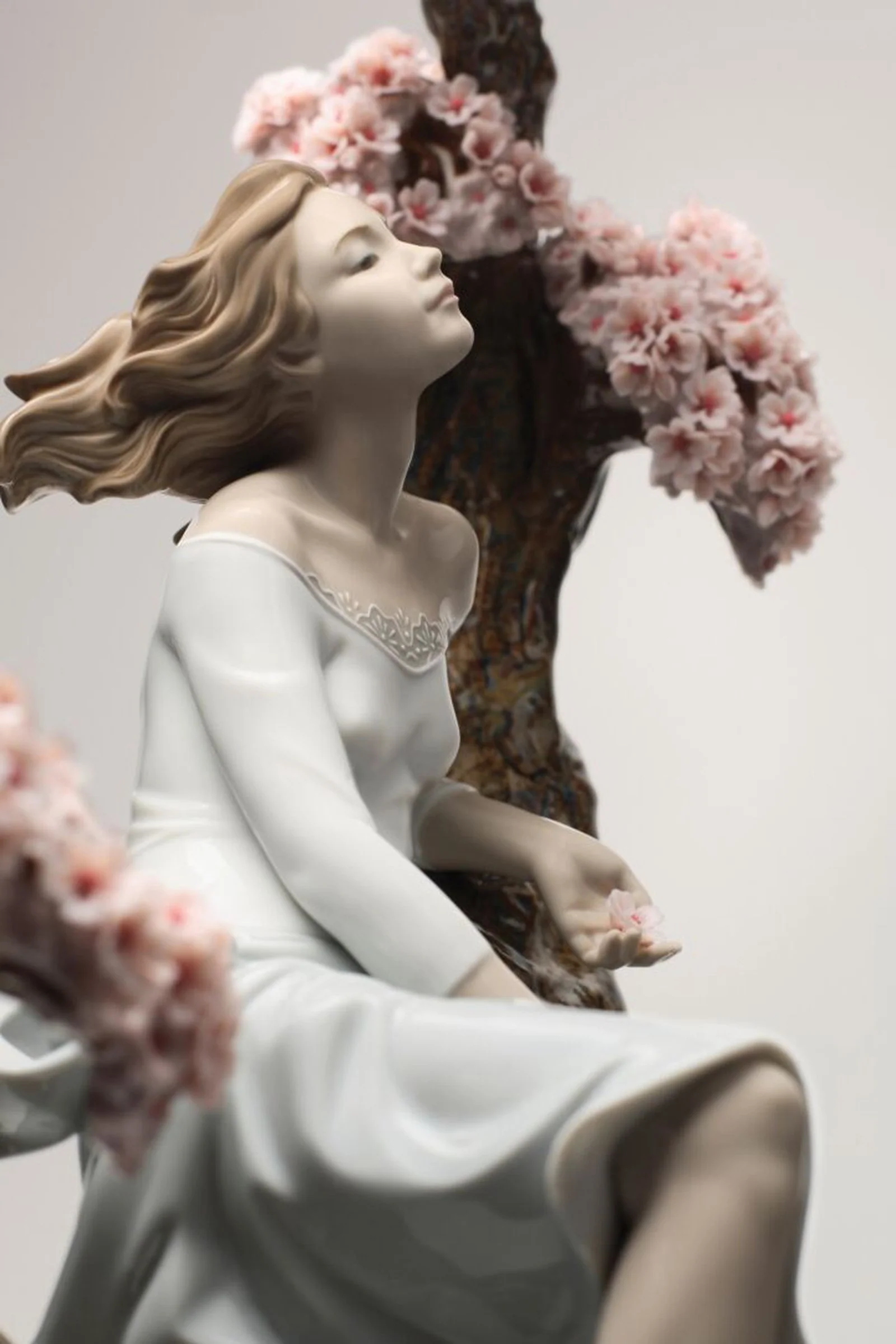 Lladro Sweet Scent of Blossoms Woman Figurine Limited Edition - Image 2