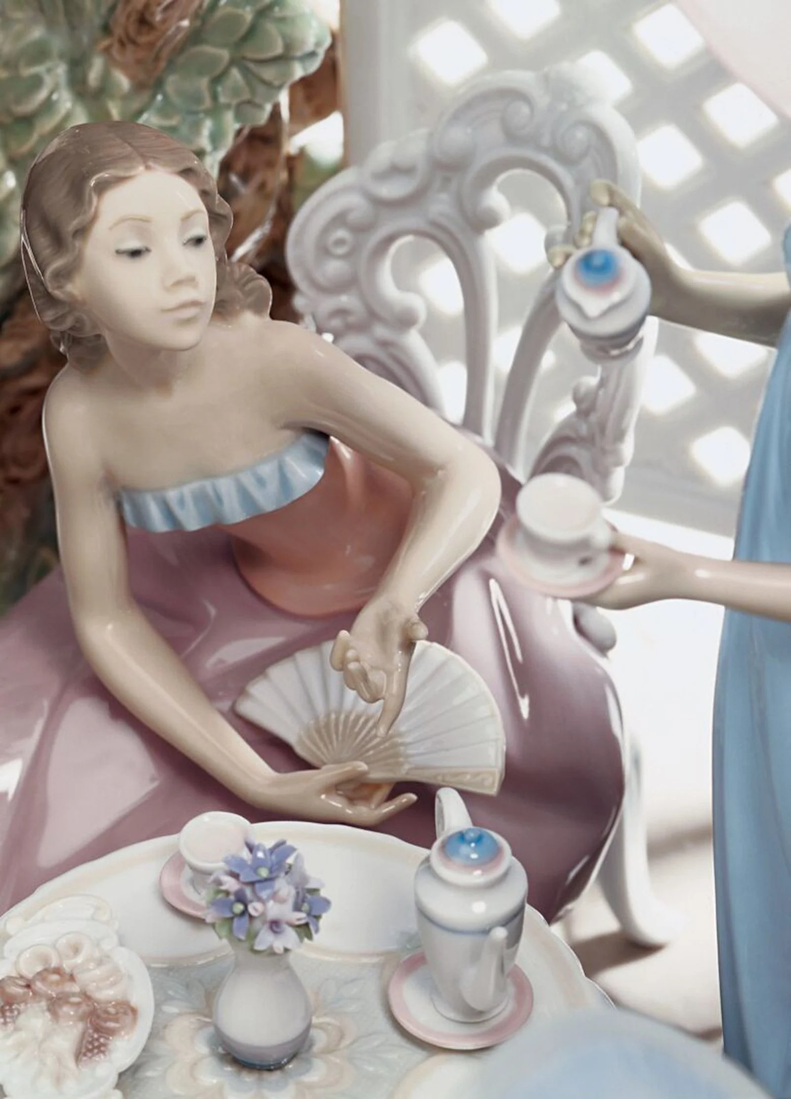 Lladro Tea in The Garden Women Sculpture - Limited Edition - Image 2