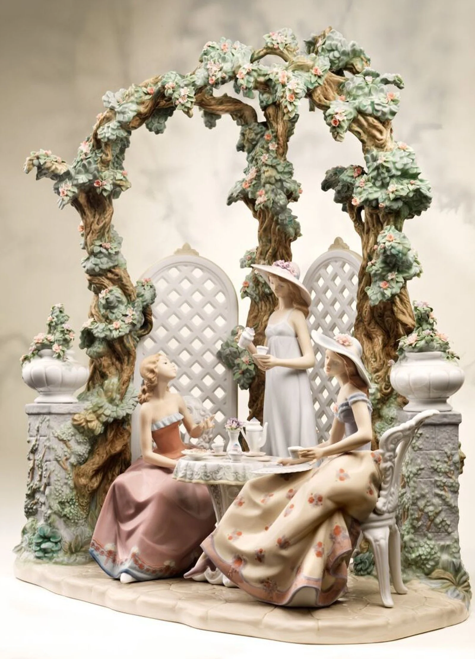 Lladro Tea in The Garden Women Sculpture - Limited Edition - Image 3