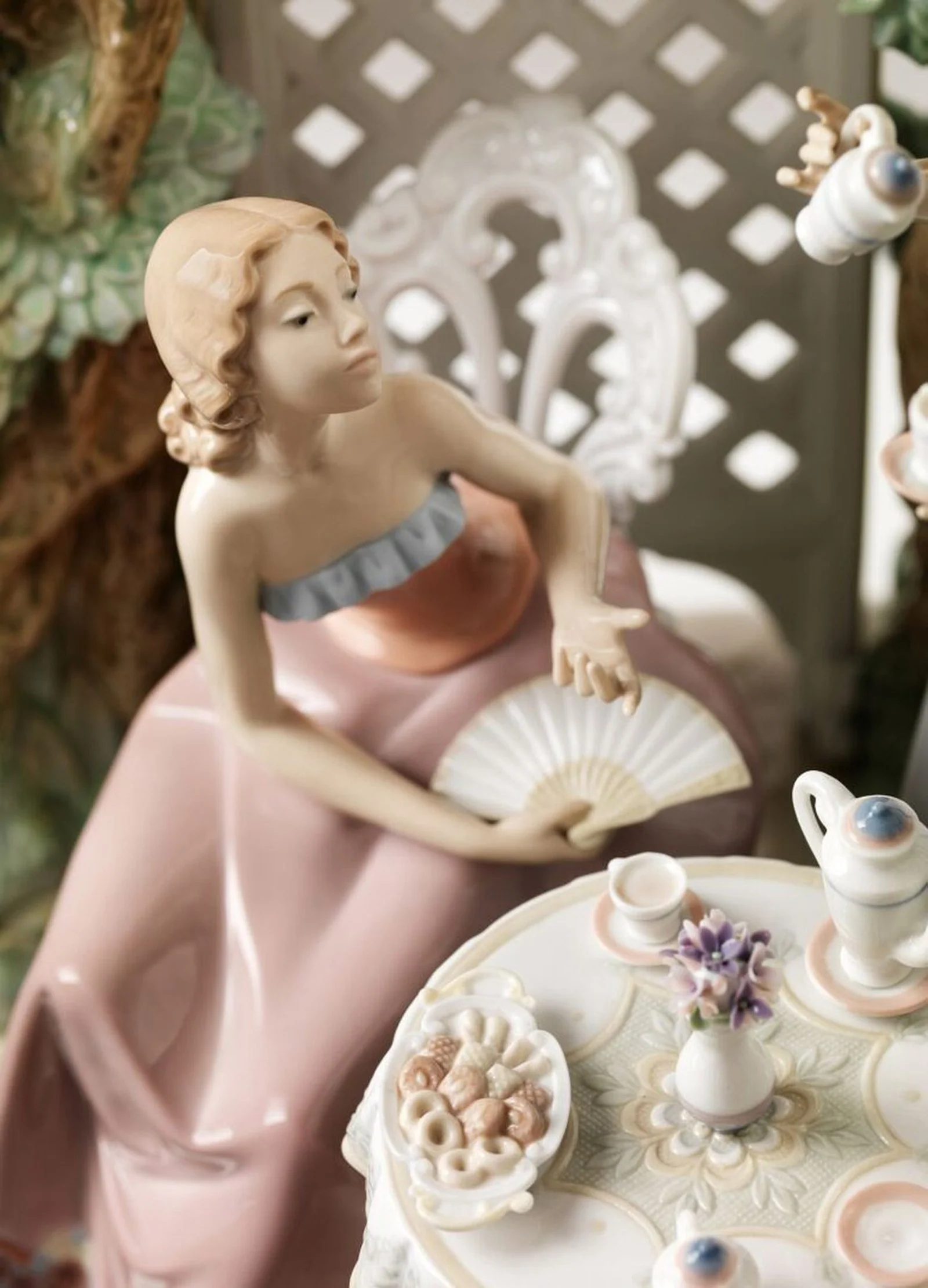 Lladro Tea in The Garden Women Sculpture - Limited Edition - Image 4