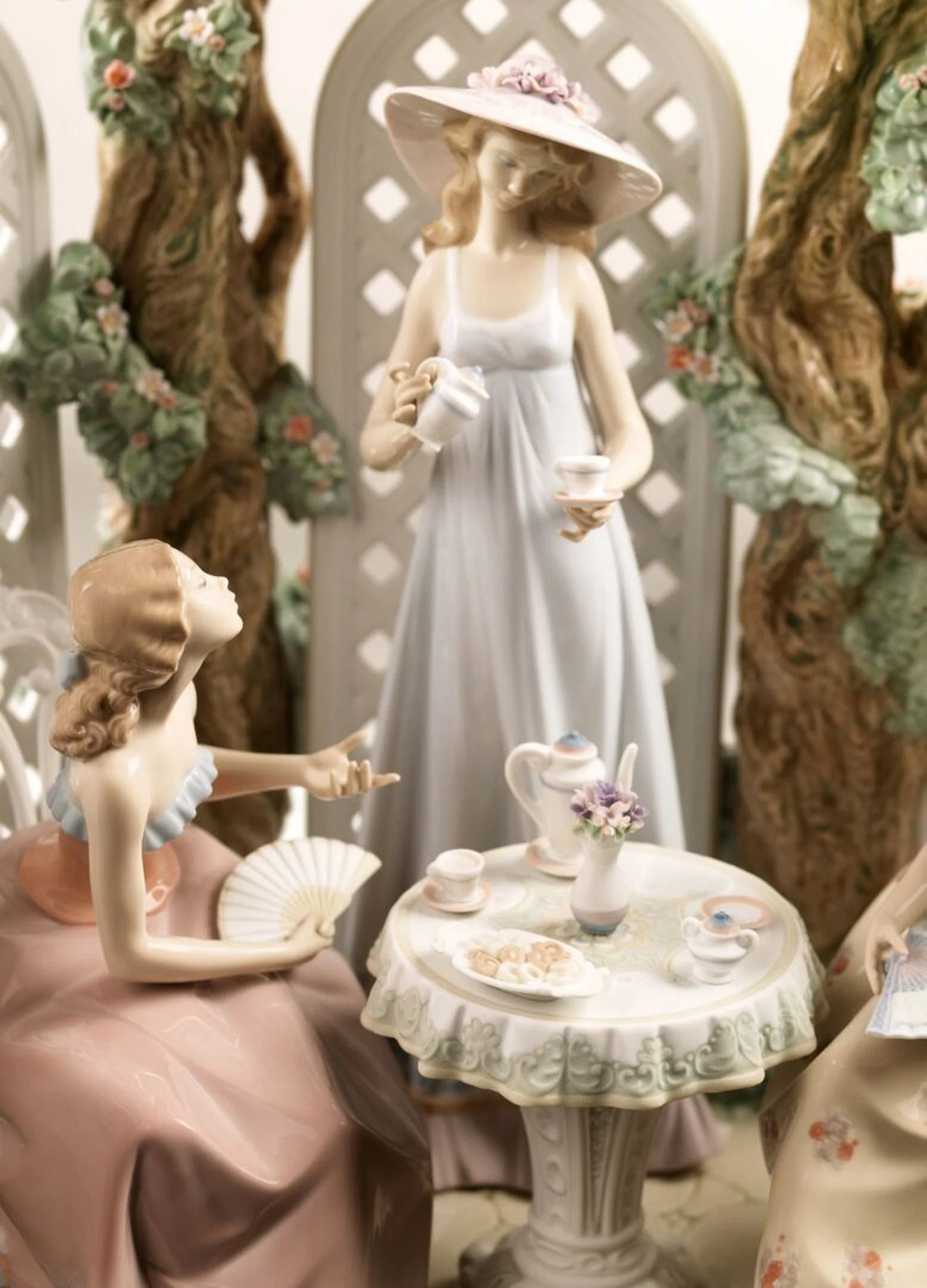 Lladro Tea in The Garden Women Sculpture - Limited Edition - Image 5