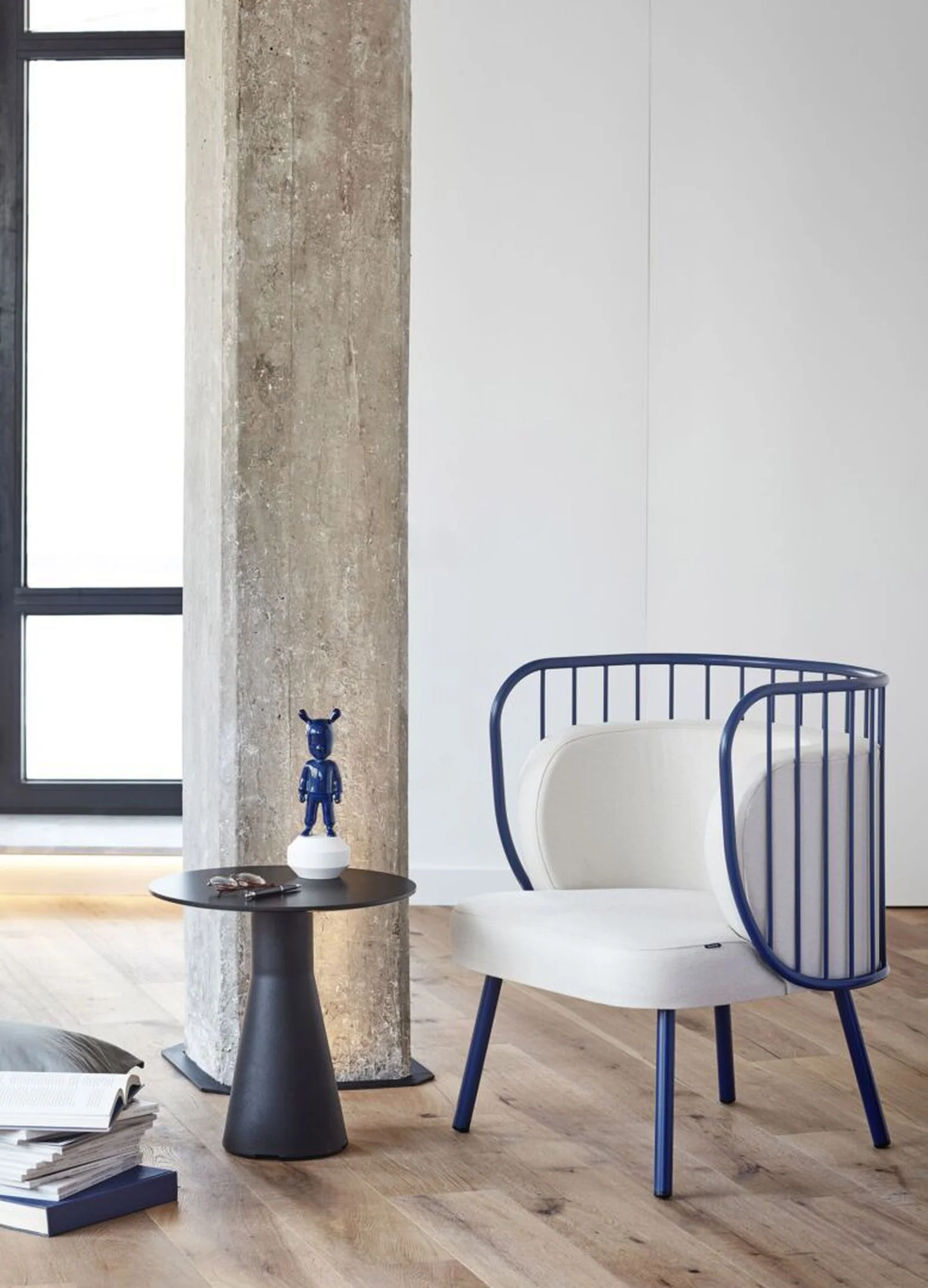 Lladro The Guest Figurine - Image 2