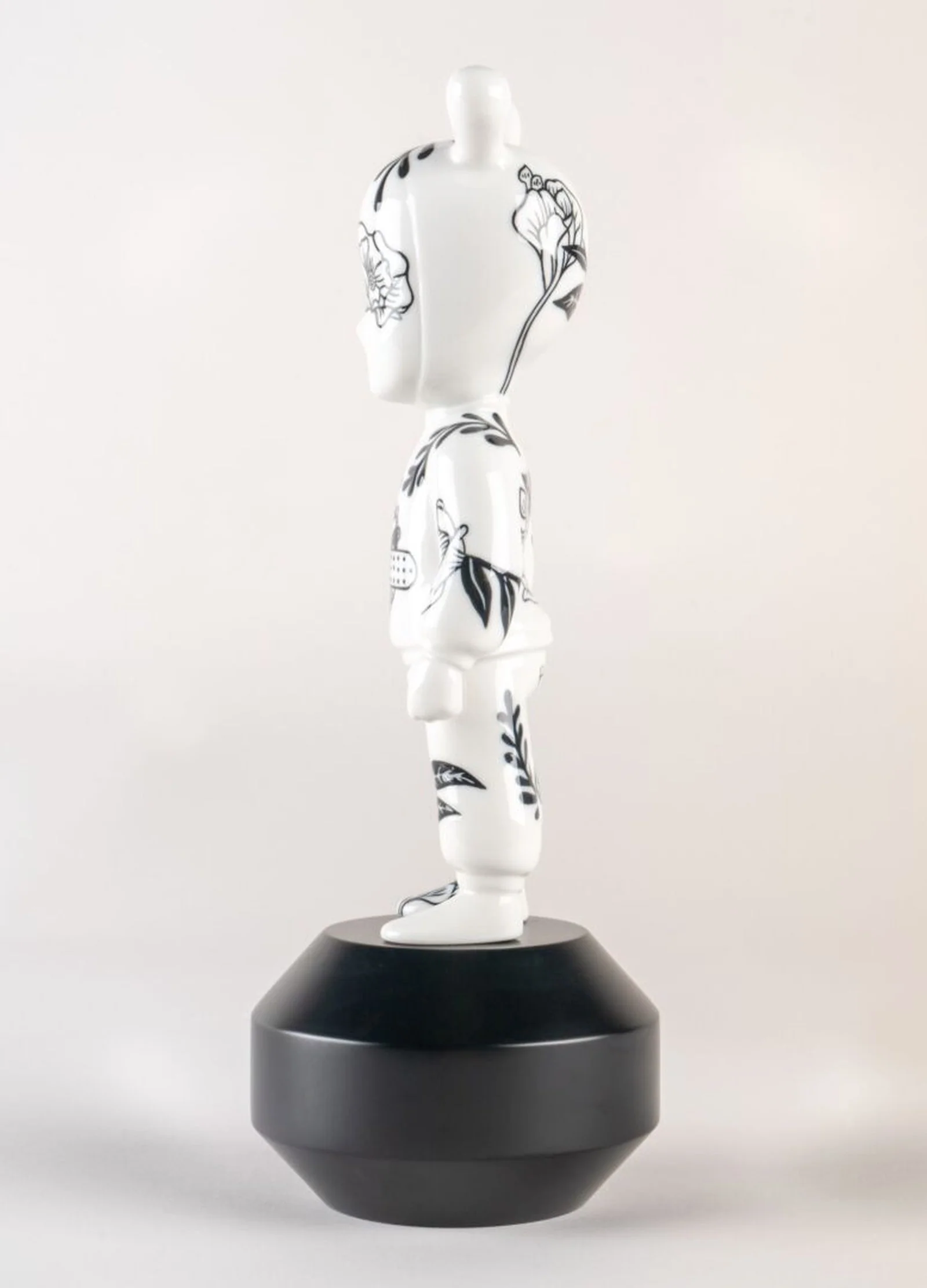 Lladro The Guest Figurine - Image 20