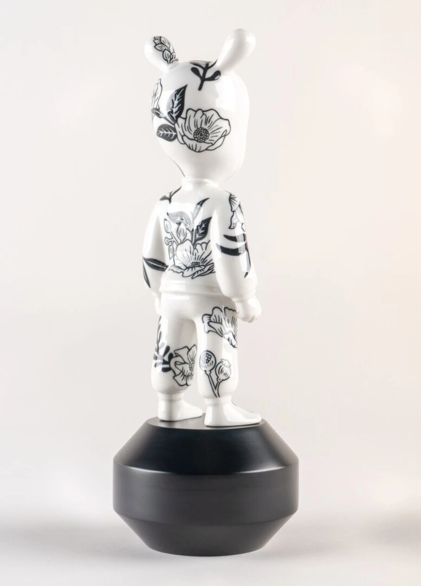 Lladro The Guest Figurine - Image 21