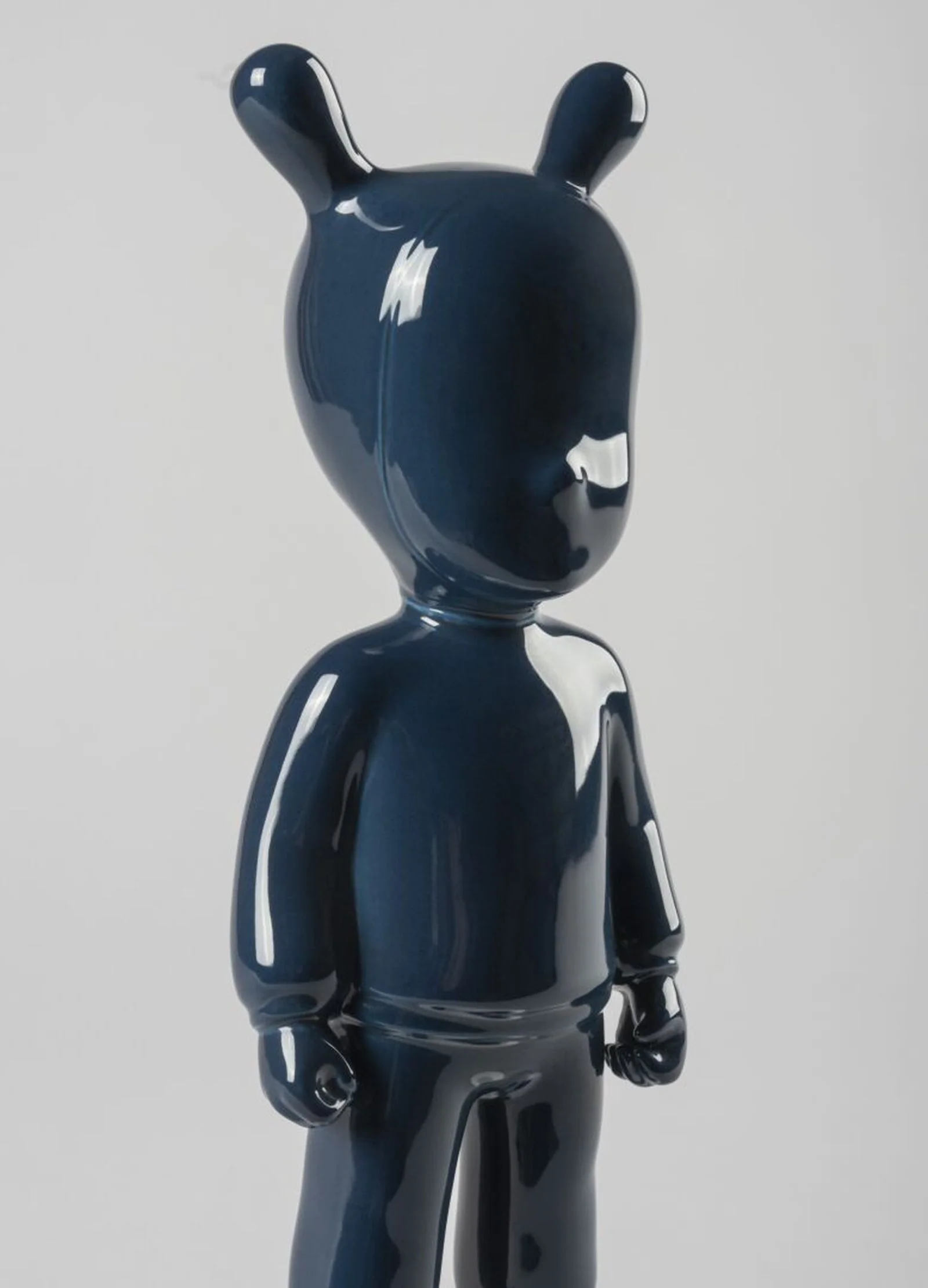 Lladro The Guest Figurine - Image 4
