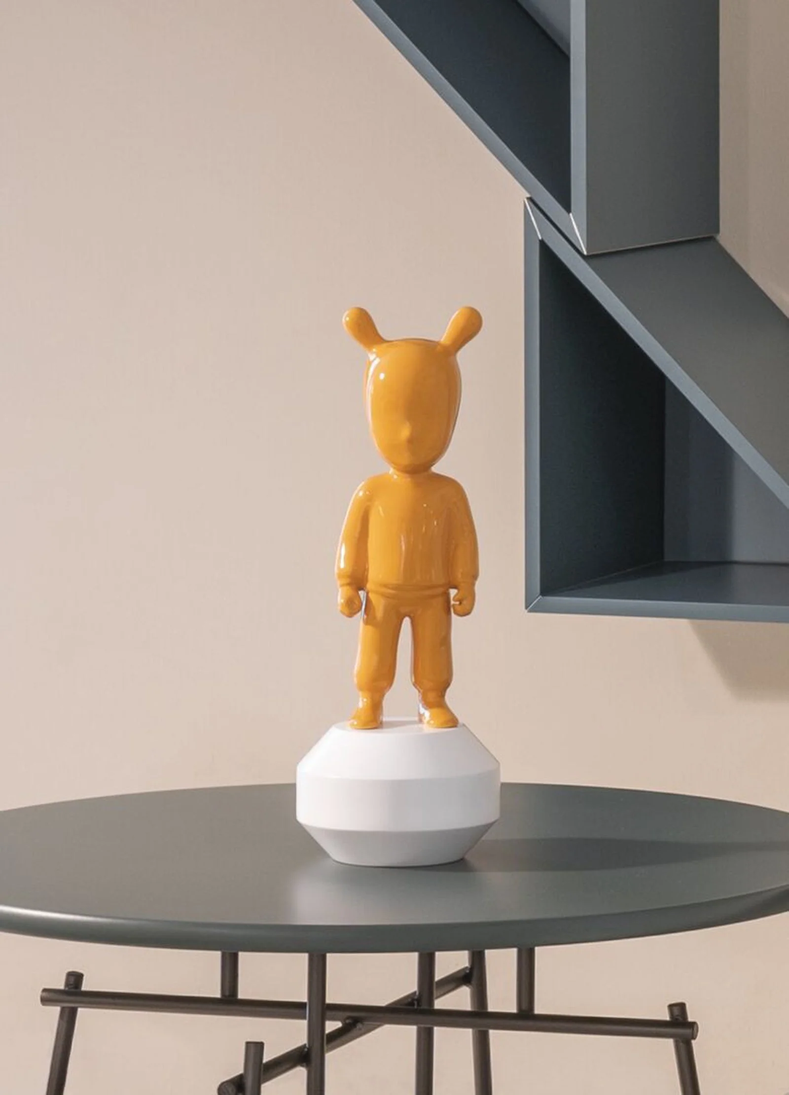 Lladro The Guest Figurine - Image 75