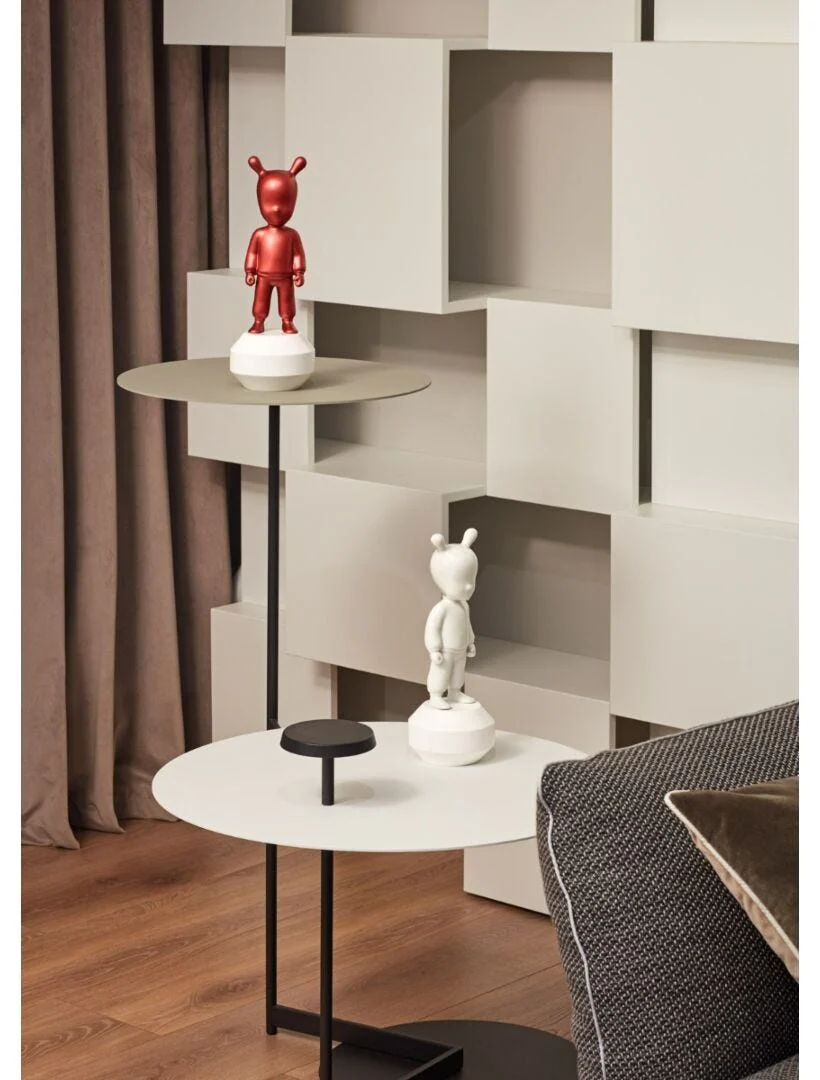 Lladro The Metallic Red Guest - Image 2