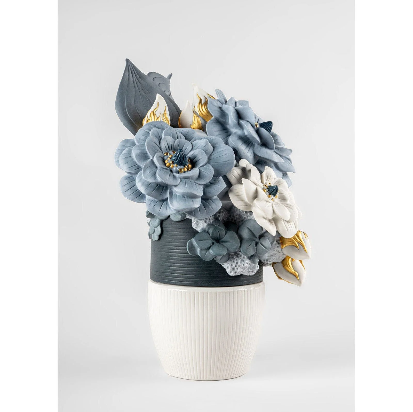 Lladro Vase With Flowers (Blue) - Image 3