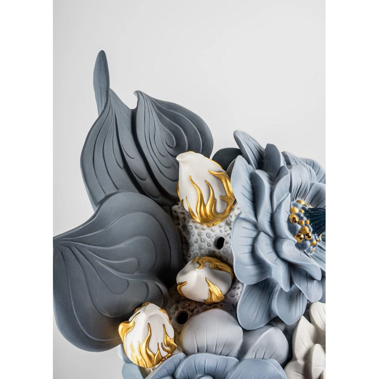 Lladro Vase With Flowers (Blue) - Image 5