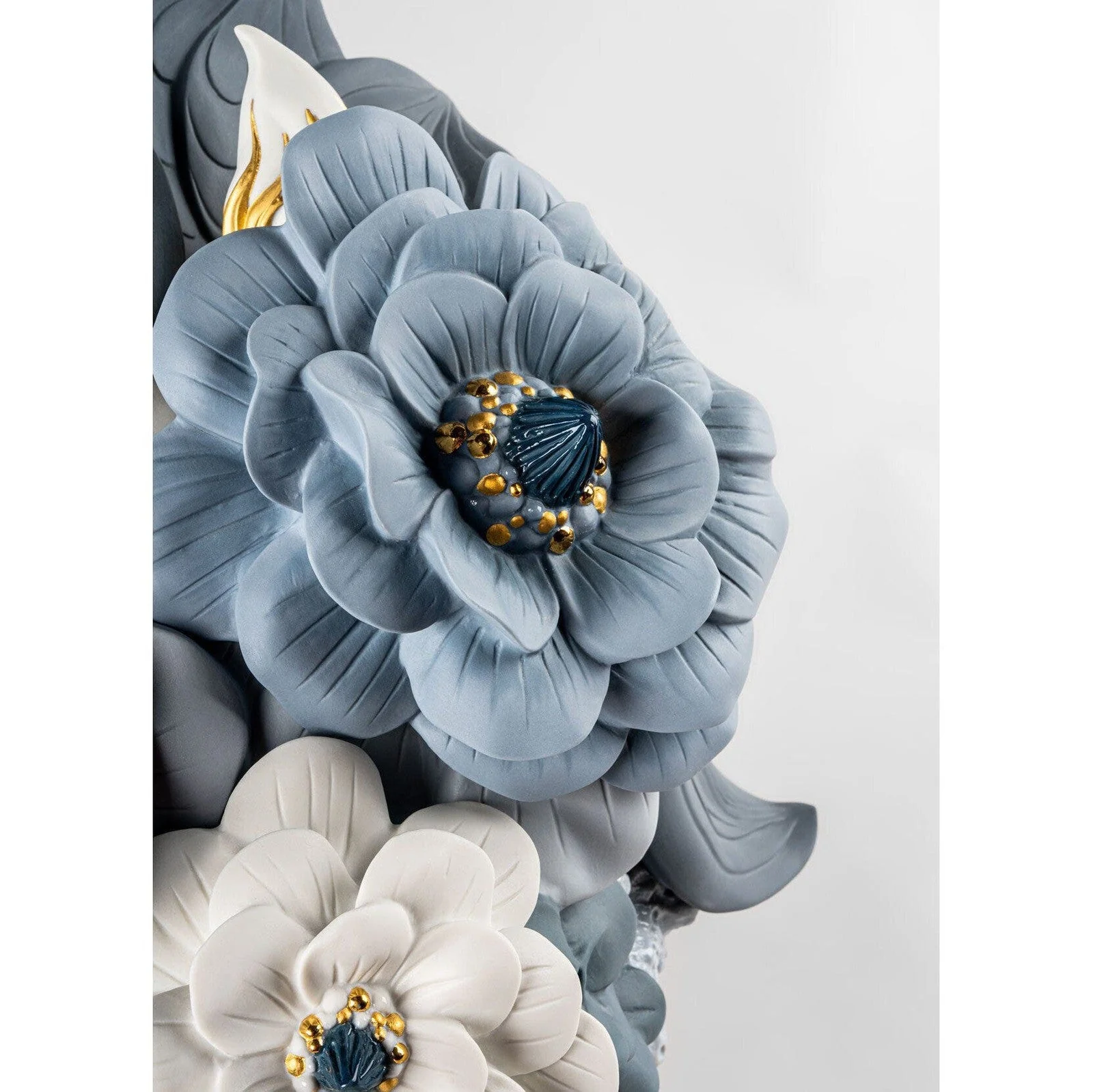 Lladro Vase With Flowers (Blue) - Image 6