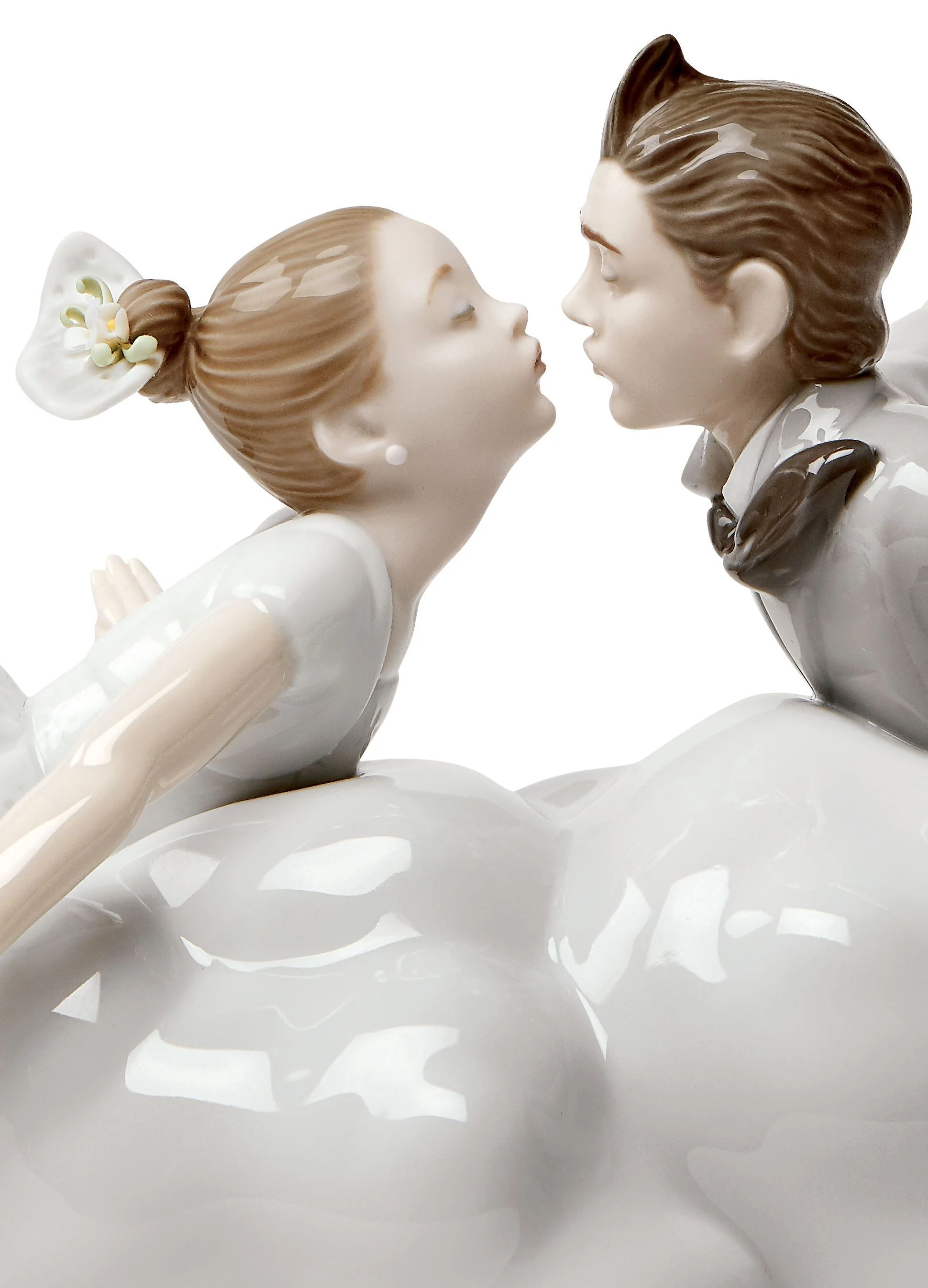 Lladro Wedding in the air Couple Figurine - Image 3