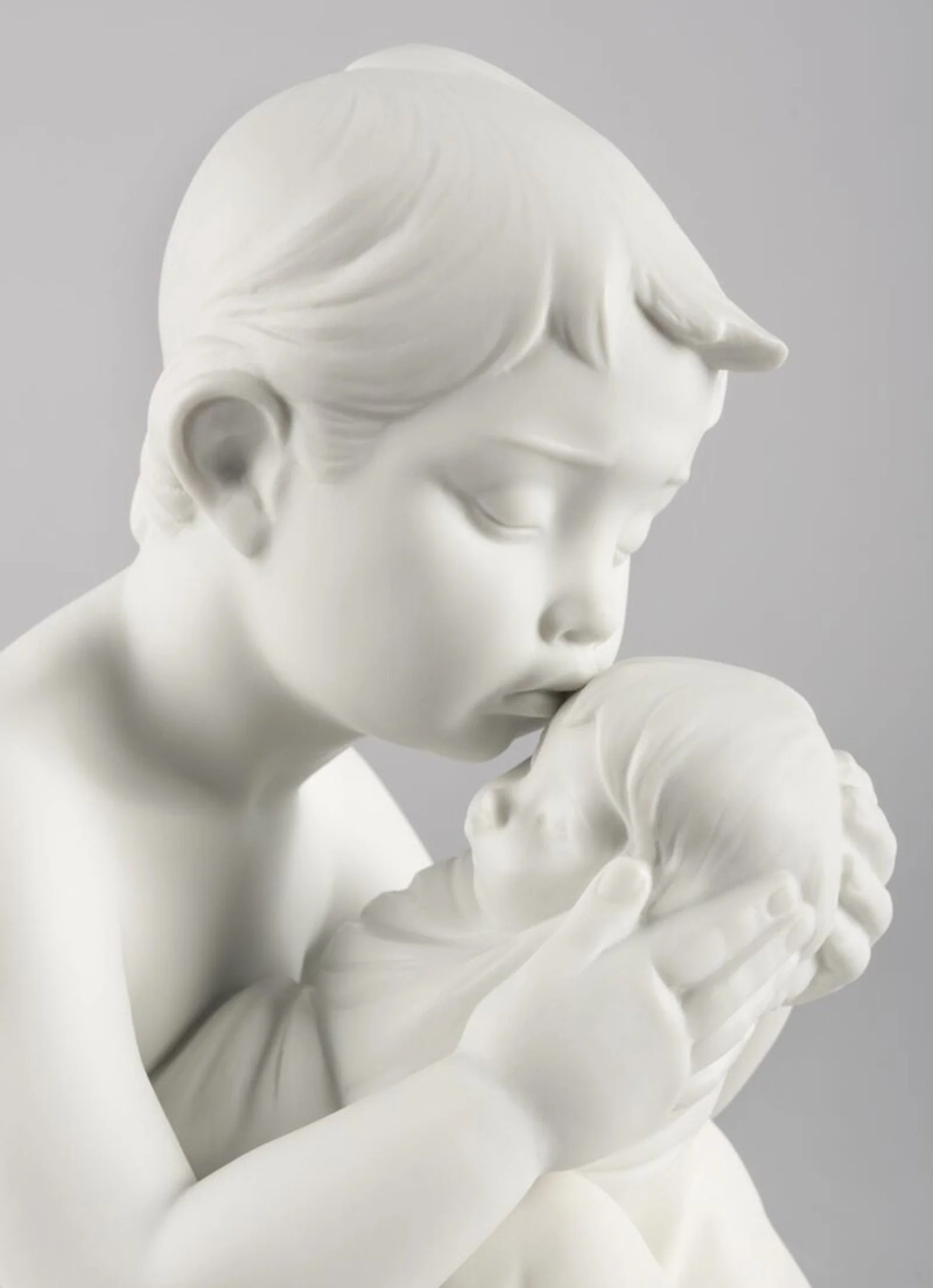 Lladro Welcome Home Children Figurine - Image 3