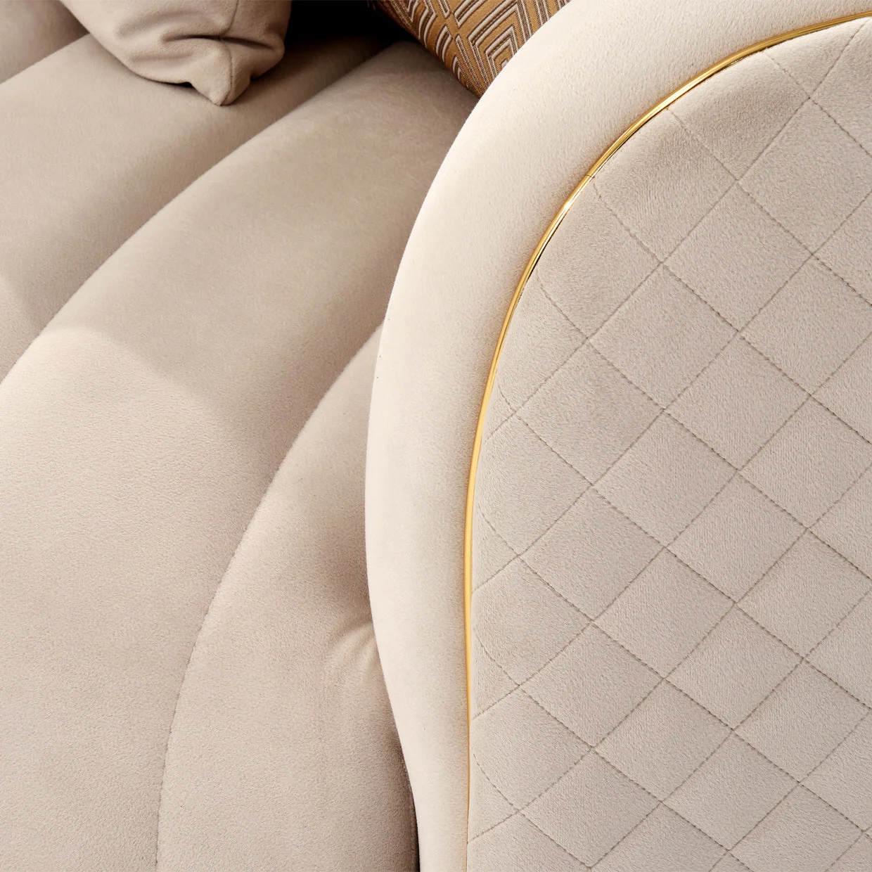 Michael Amini Ariana Loveseat - Image 17