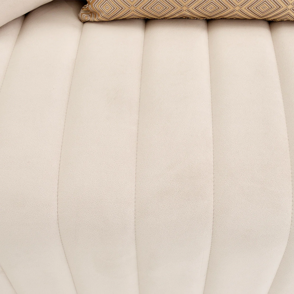 Michael Amini Ariana Loveseat - Image 18