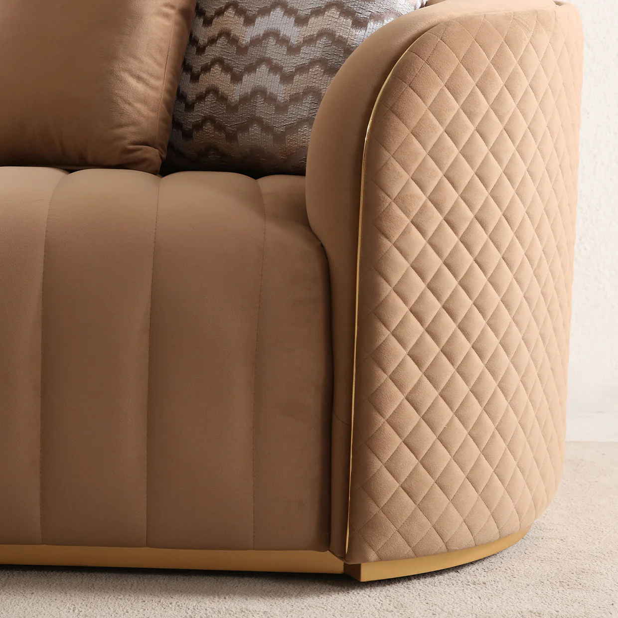 Michael Amini Ariana Loveseat - Image 28