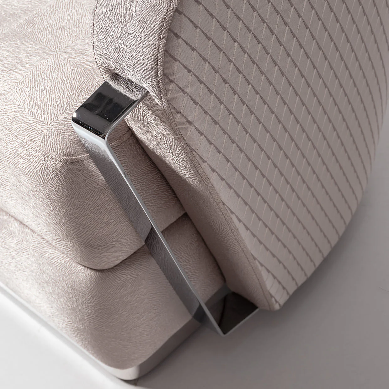 Michael Amini Carmela Chair - Image 34