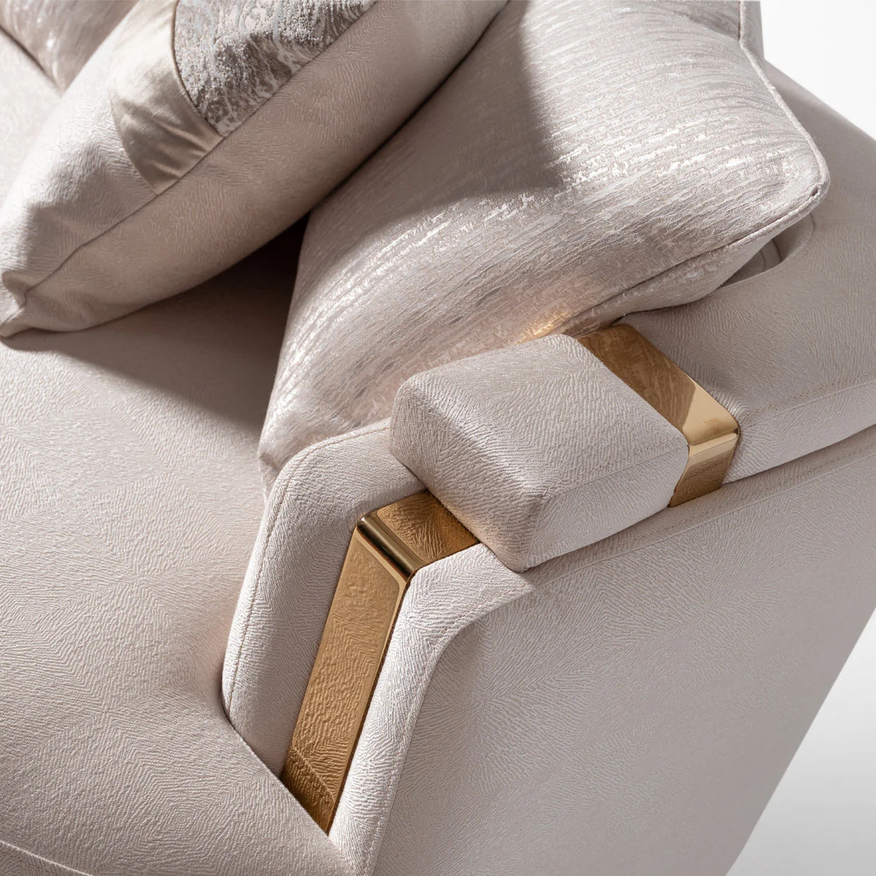Michael Amini Carmela Sofa - Image 13
