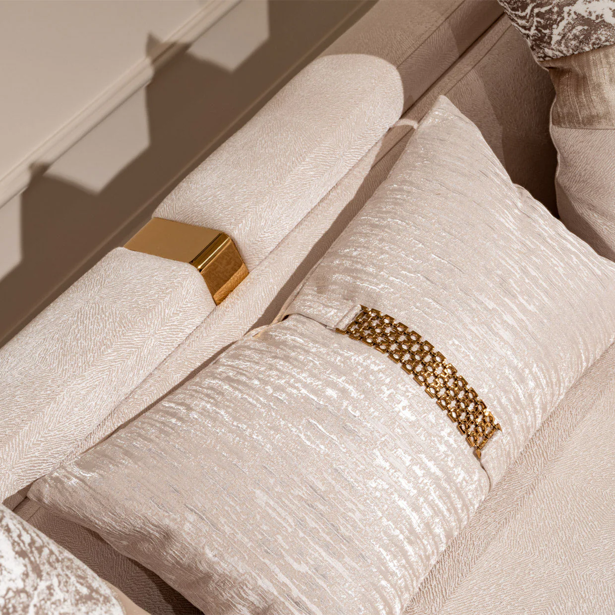Michael Amini Carmela Sofa - Image 17