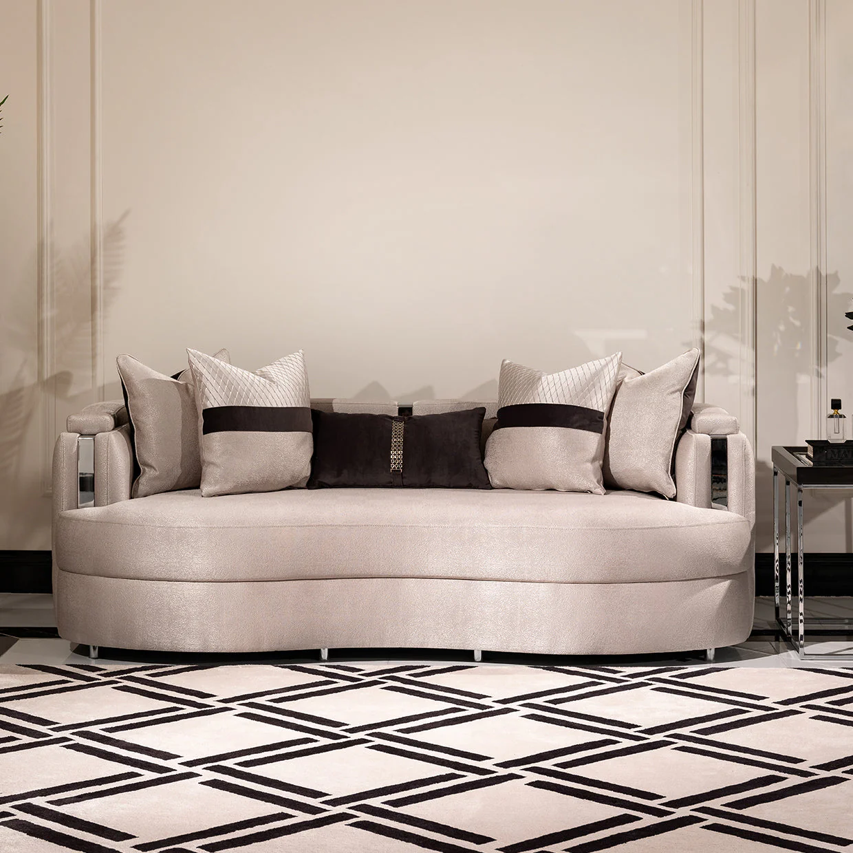 Michael Amini Carmela Sofa - Image 19