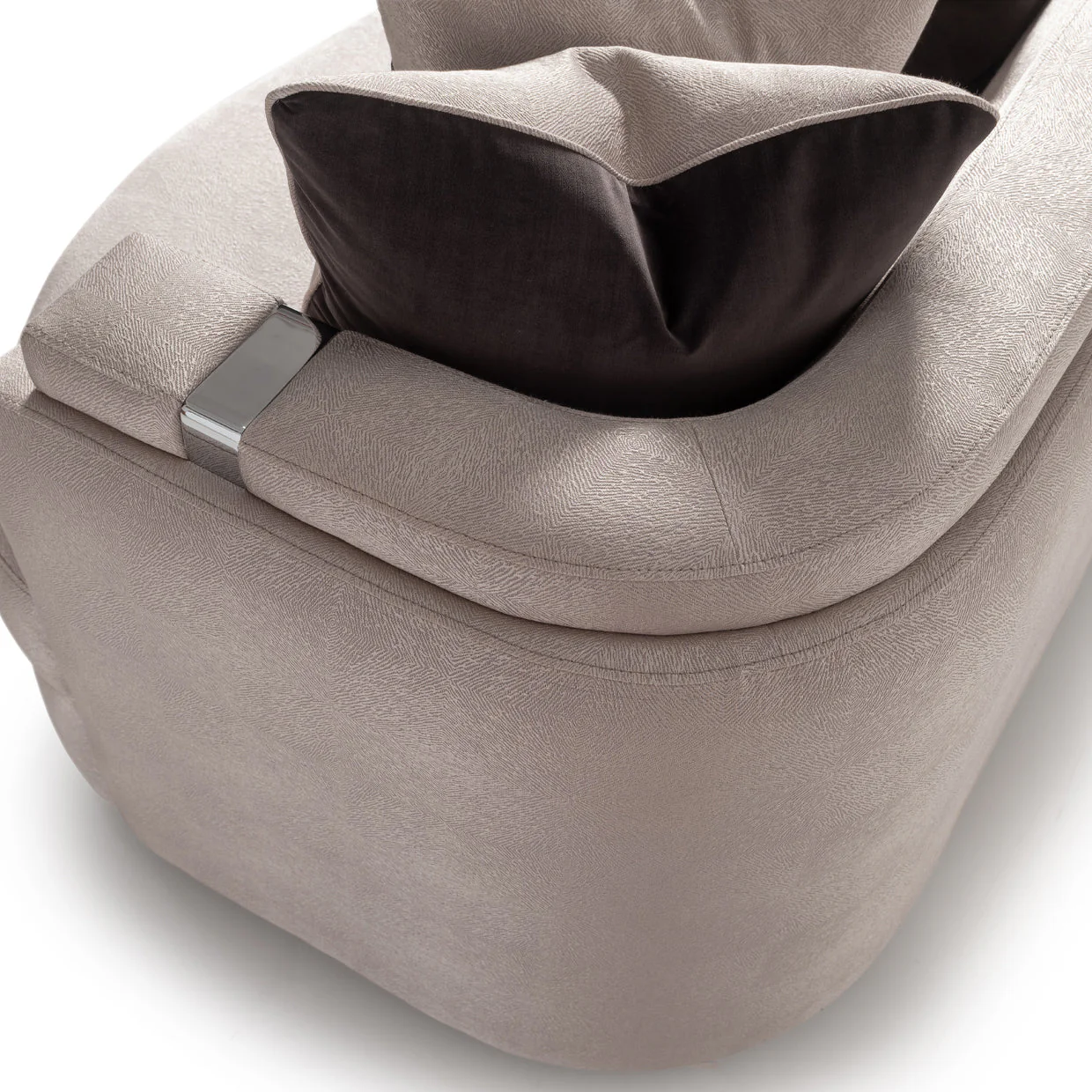 Michael Amini Carmela Sofa - Image 32